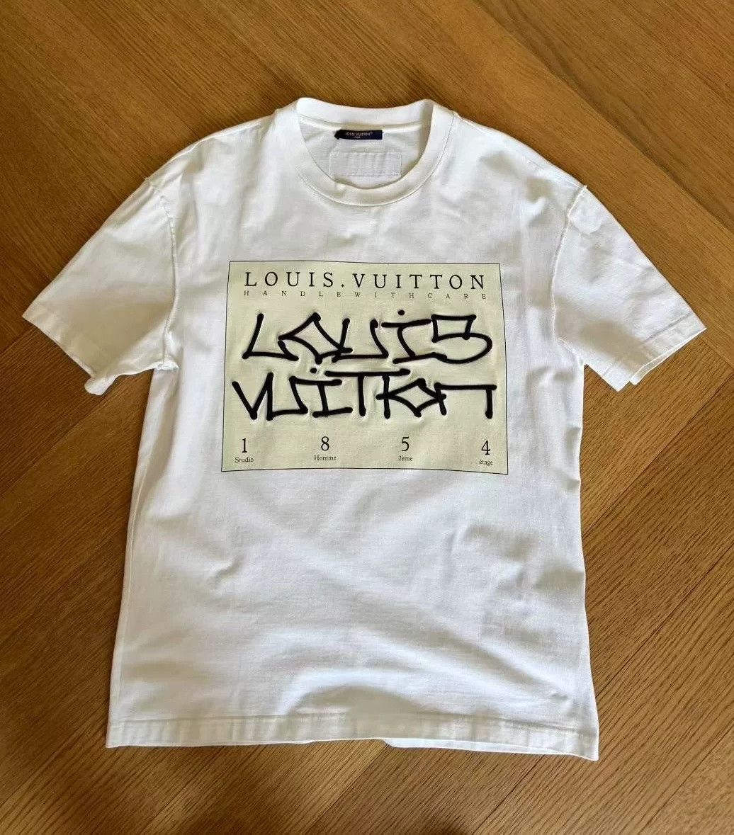Louis Vuitton Louis Vuitton 1854 Appliqué Letter Tee Size US M / EU 48-50 / 2 - 1 Thumbnail