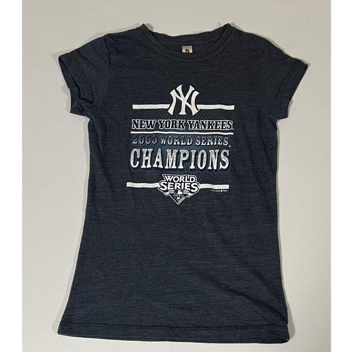 New York Yankees ‘NY Yankees 2009 World Series Champions’ Shirt Tee Size S ⚾️✨ Size S / US 4 / IT 40 - 2 Thumbnail