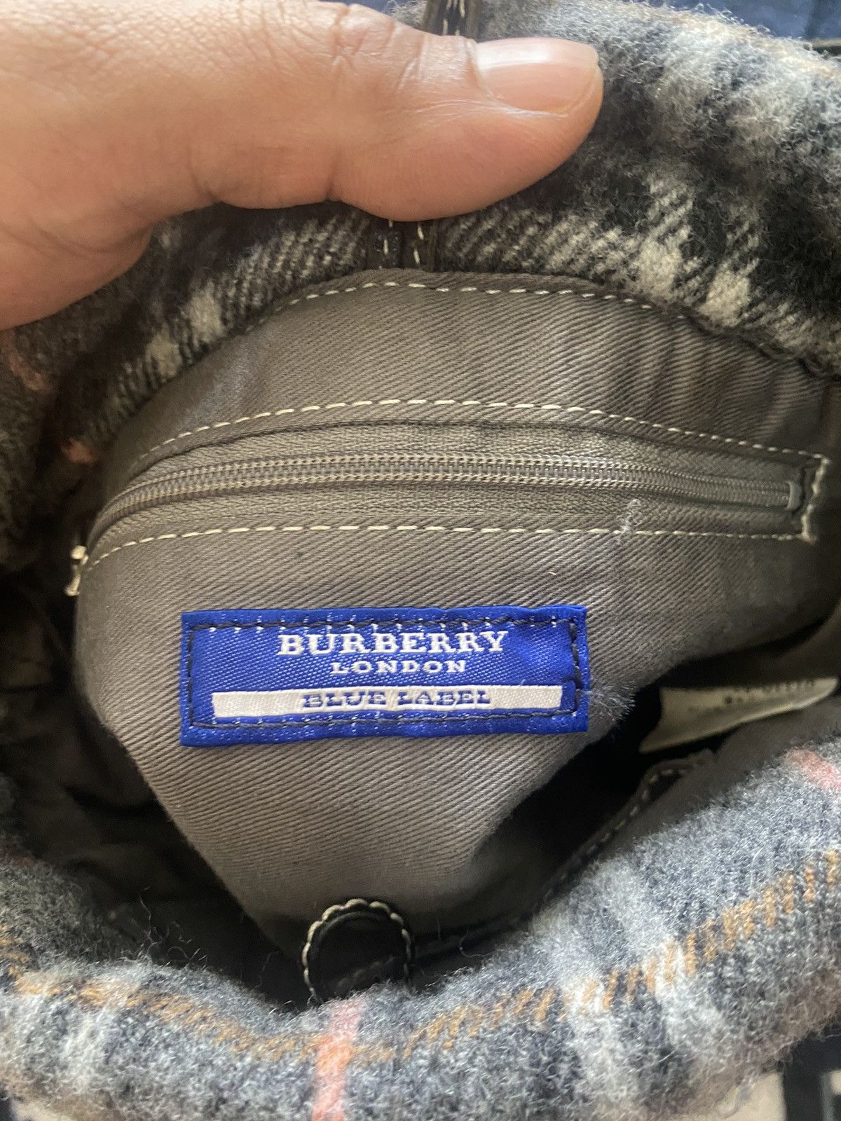 Burberry 🔅Rare🔅Burberry London Grey Nova Check Shoulder Bag Size ONE SIZE - 5 Thumbnail
