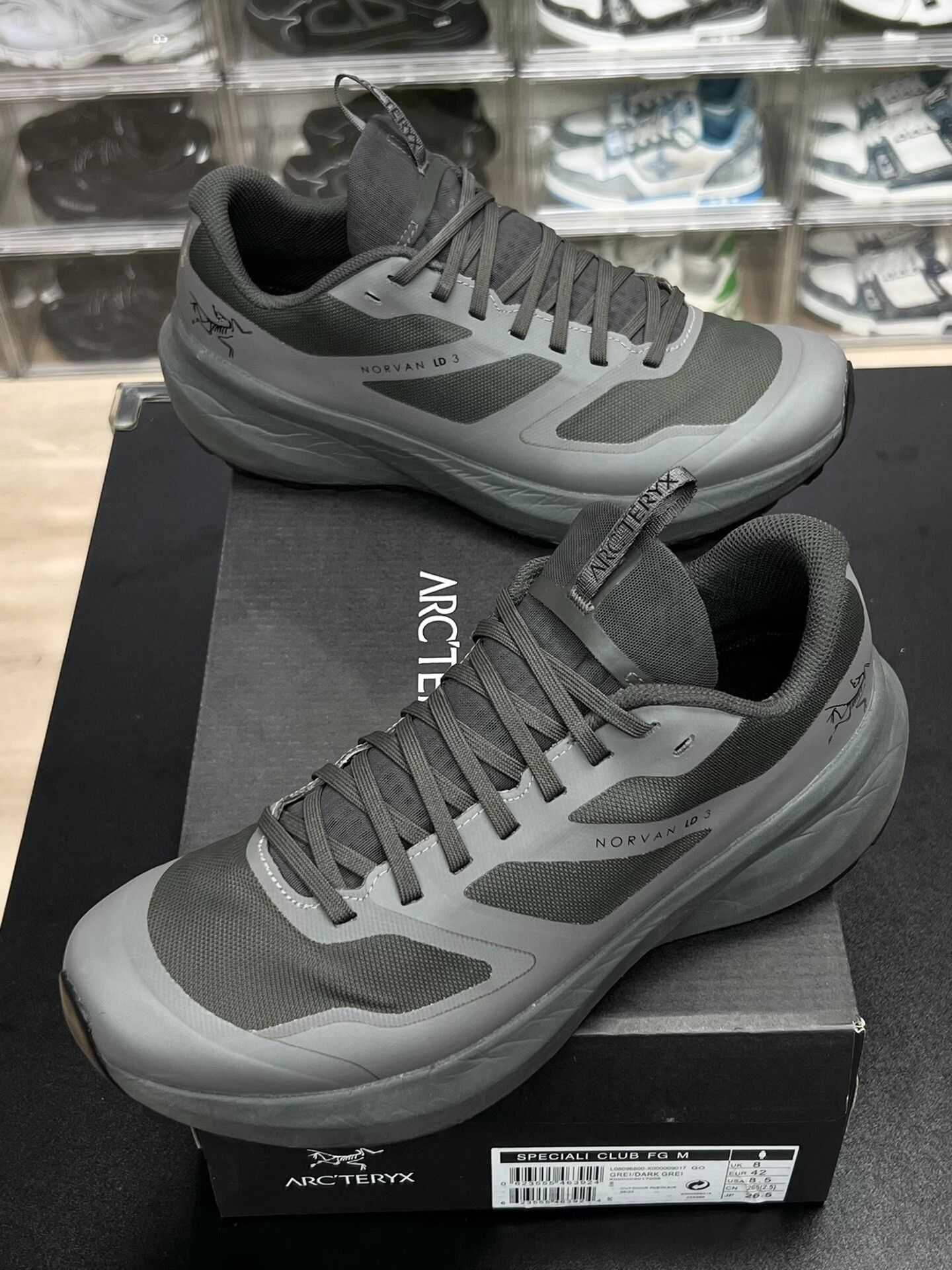 Arc'teryx Arc'teryx Gray Lowtop Sneakers 9 Men Size US 9 / EU 42 - 1 Thumbnail