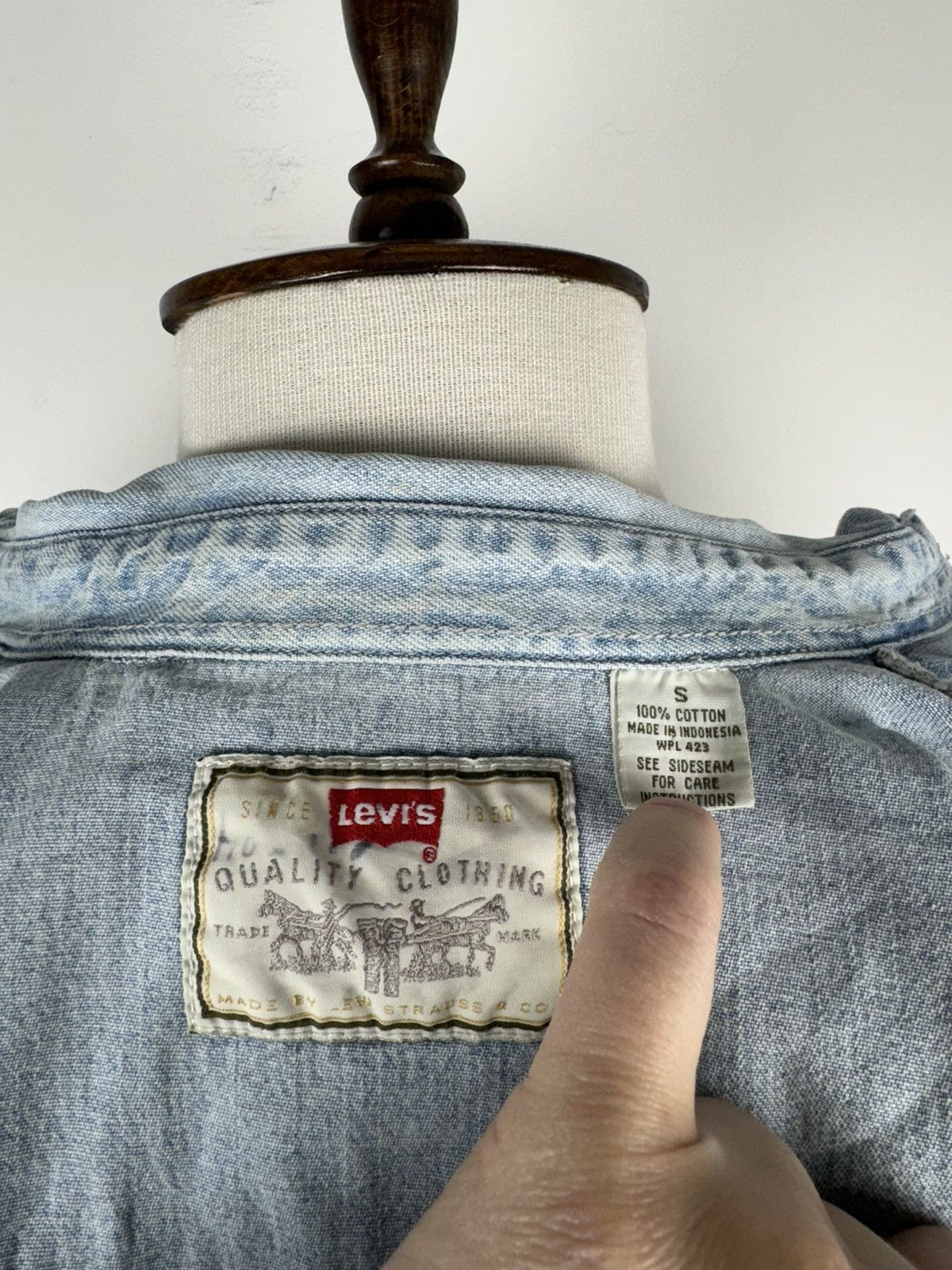 Levi's × Vintage Men’s Vintage Levi’s Long Sleeve Denim Shirt size S Size US S / EU 44-46 / 1 - 7 Thumbnail
