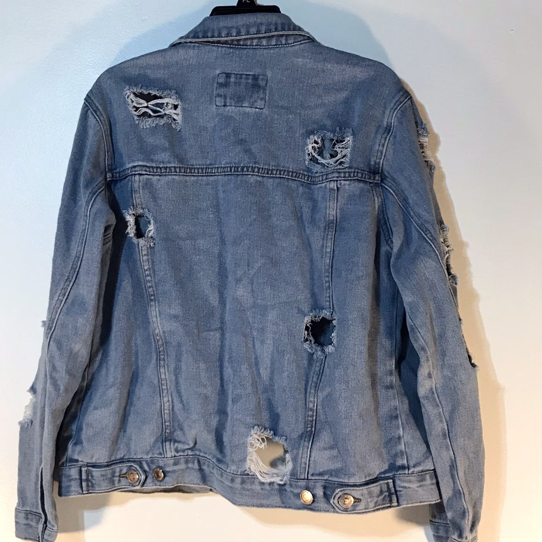 Forever 21 Forever 21 Blue Denim Jacket Women’s Size L Light Wash Destroyed Casual Workwear Size 36" / US 14 / IT 50 - 3 Thumbnail