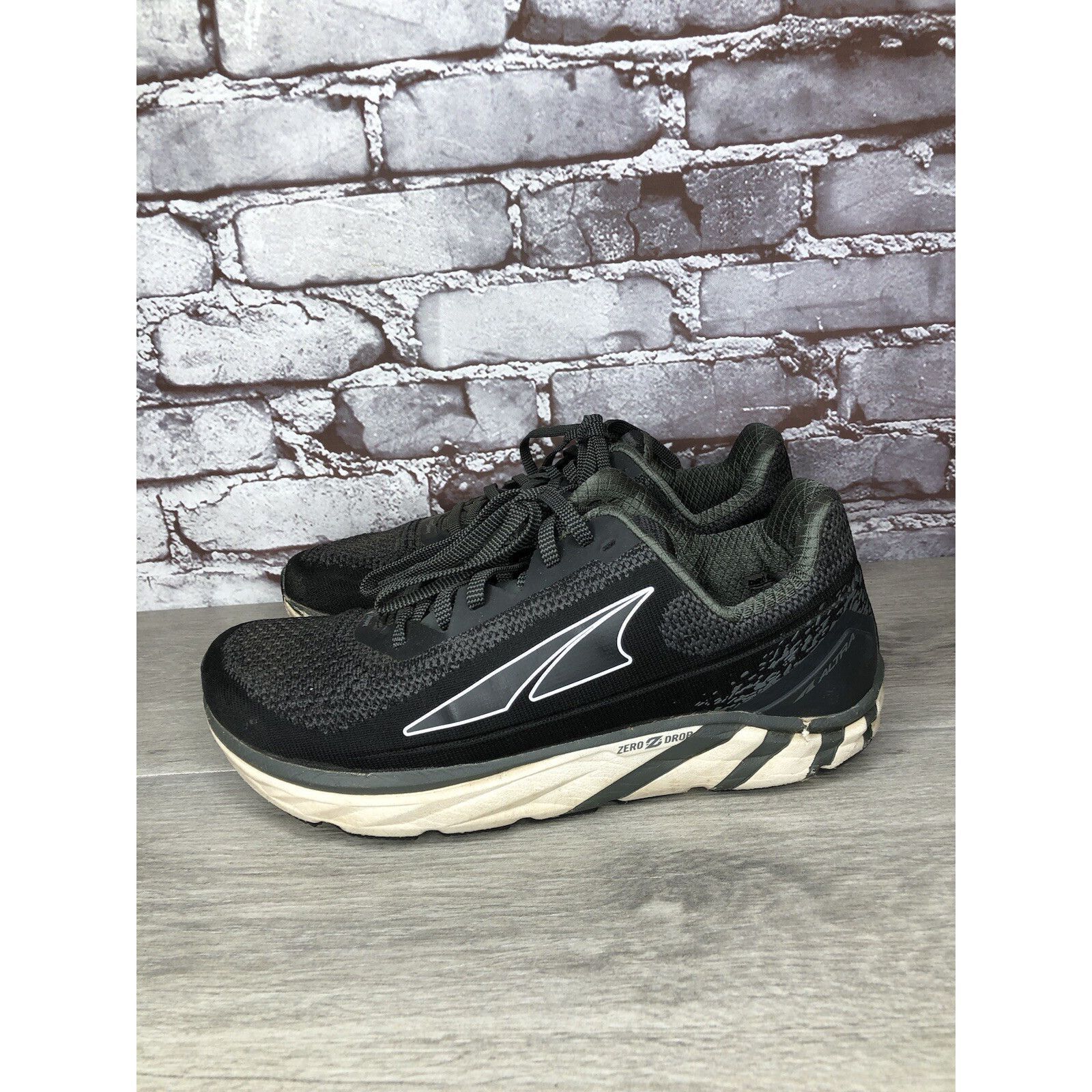 Altra Altra Torin 4 Black Fabric Athletic Gym Running Sneakers Men Size US 8.5 / EU 41-42 - 1 Thumbnail