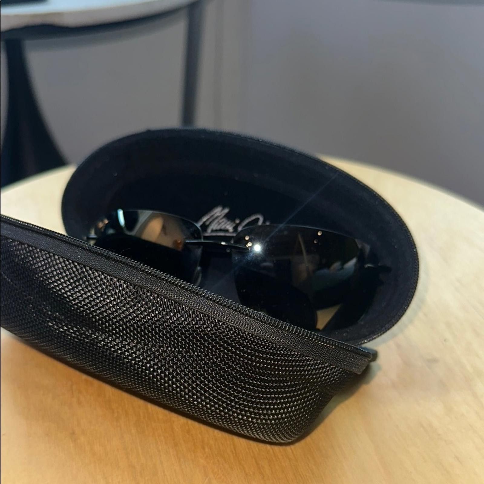 Maui Jim Maui Jim Breakwall Polarized Black Sunglasses with Case Size ONE SIZE - 4 Thumbnail
