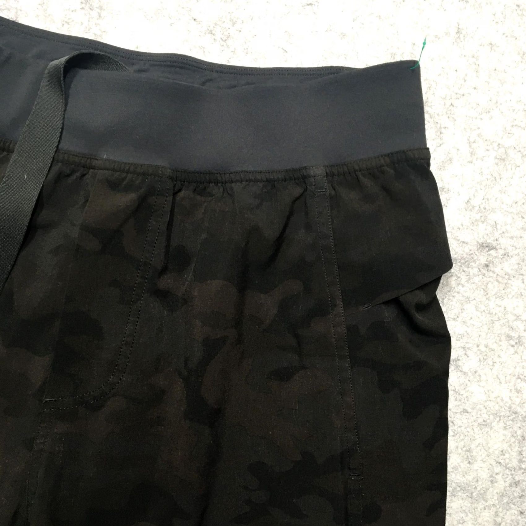 Lululemon Lululemon T.H.E. Short Mens M Black Camo 9" Athletic Running Gym Size US 31 - 3 Thumbnail
