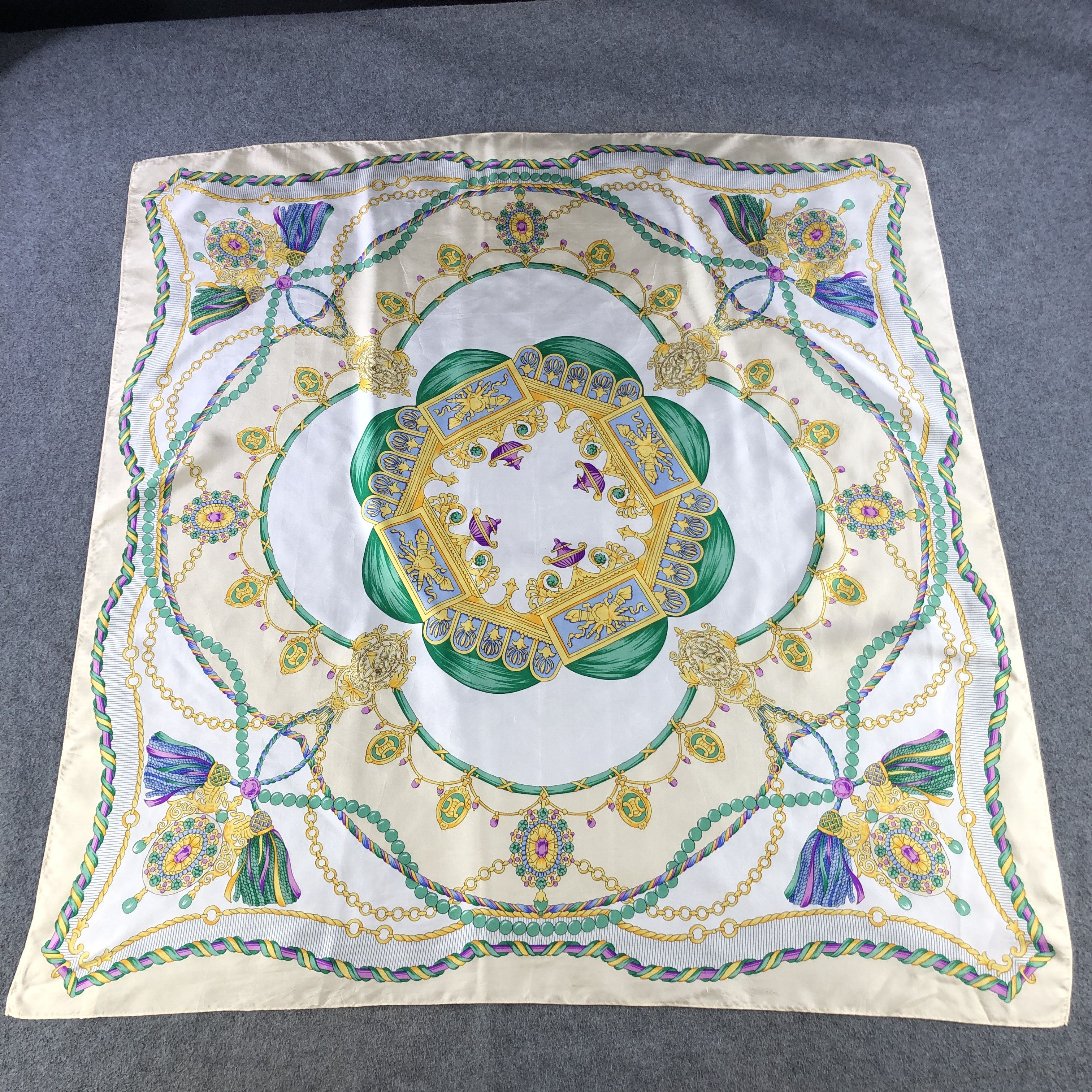 Vintage Luxury Gold Chains Silk Scarf M1123 Size ONE SIZE - 2 Thumbnail