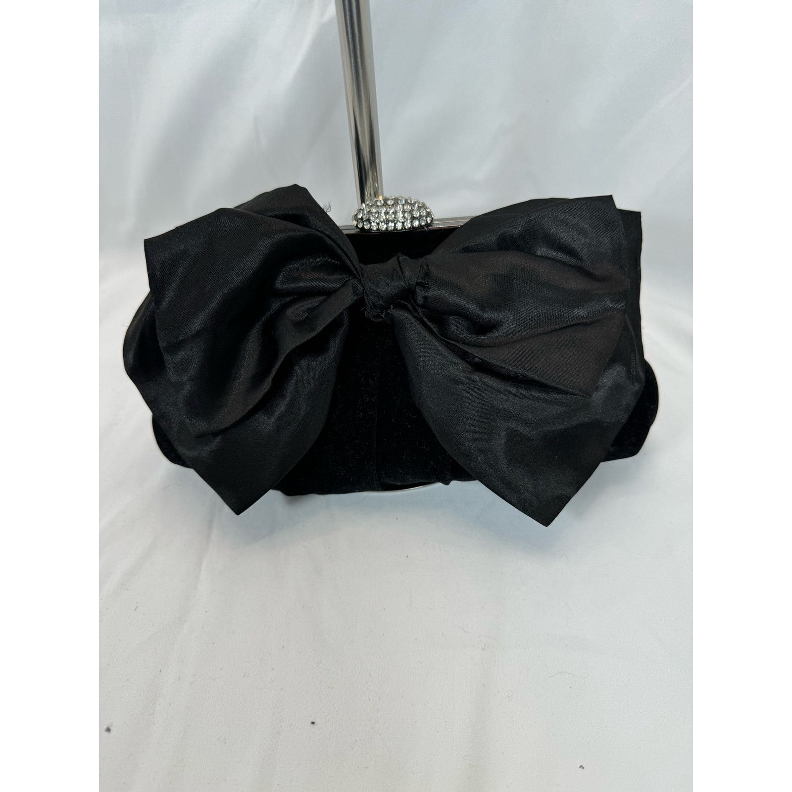 Neiman Marcus Neiman Marcus Black Velvet Vintage Clutch Size ONE SIZE - 1 Thumbnail