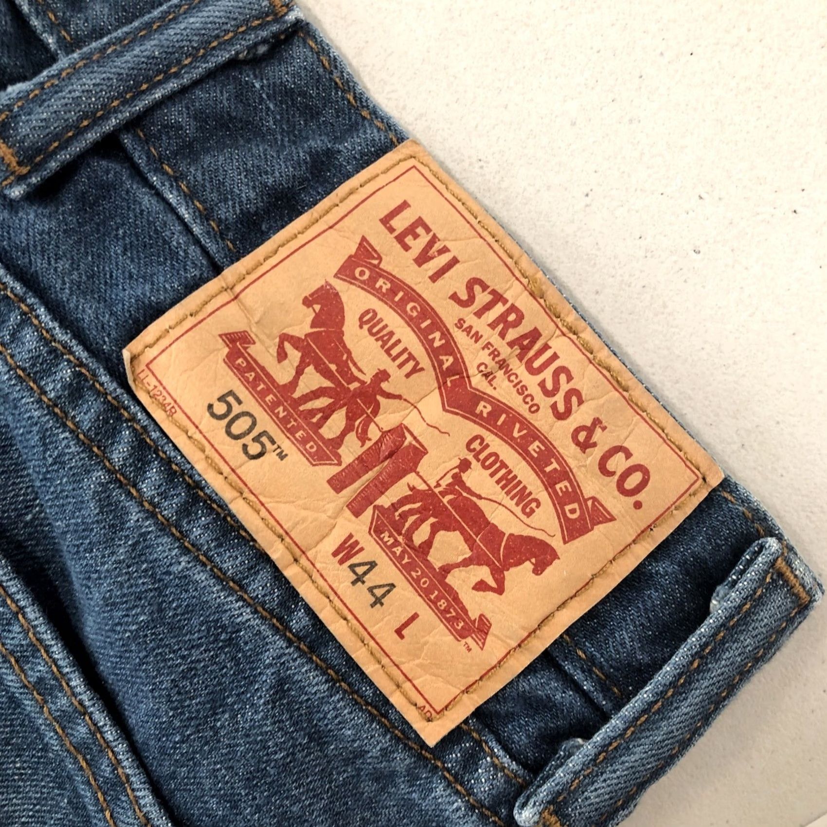 Levi's VINTAGE Levi's 505 Shorts Mens 44 Blue Relaxed Fit Straight Medium Wash Dad 90s USA Size US 44 / EU 60 - 2 Thumbnail