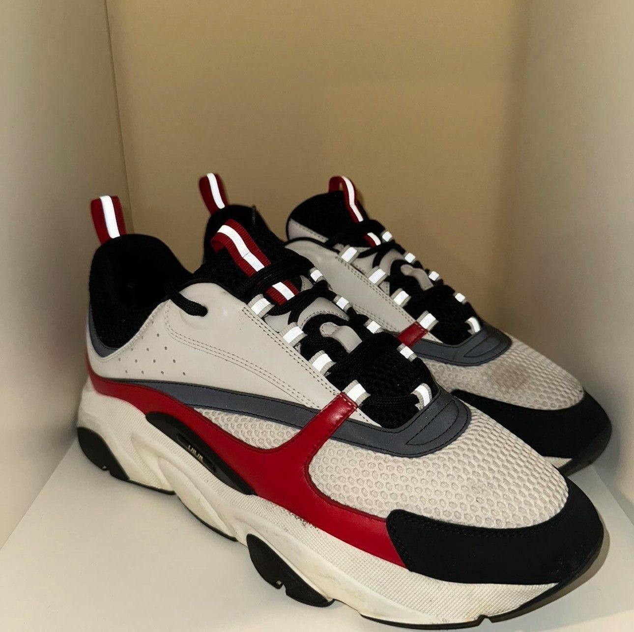 Red dior B22