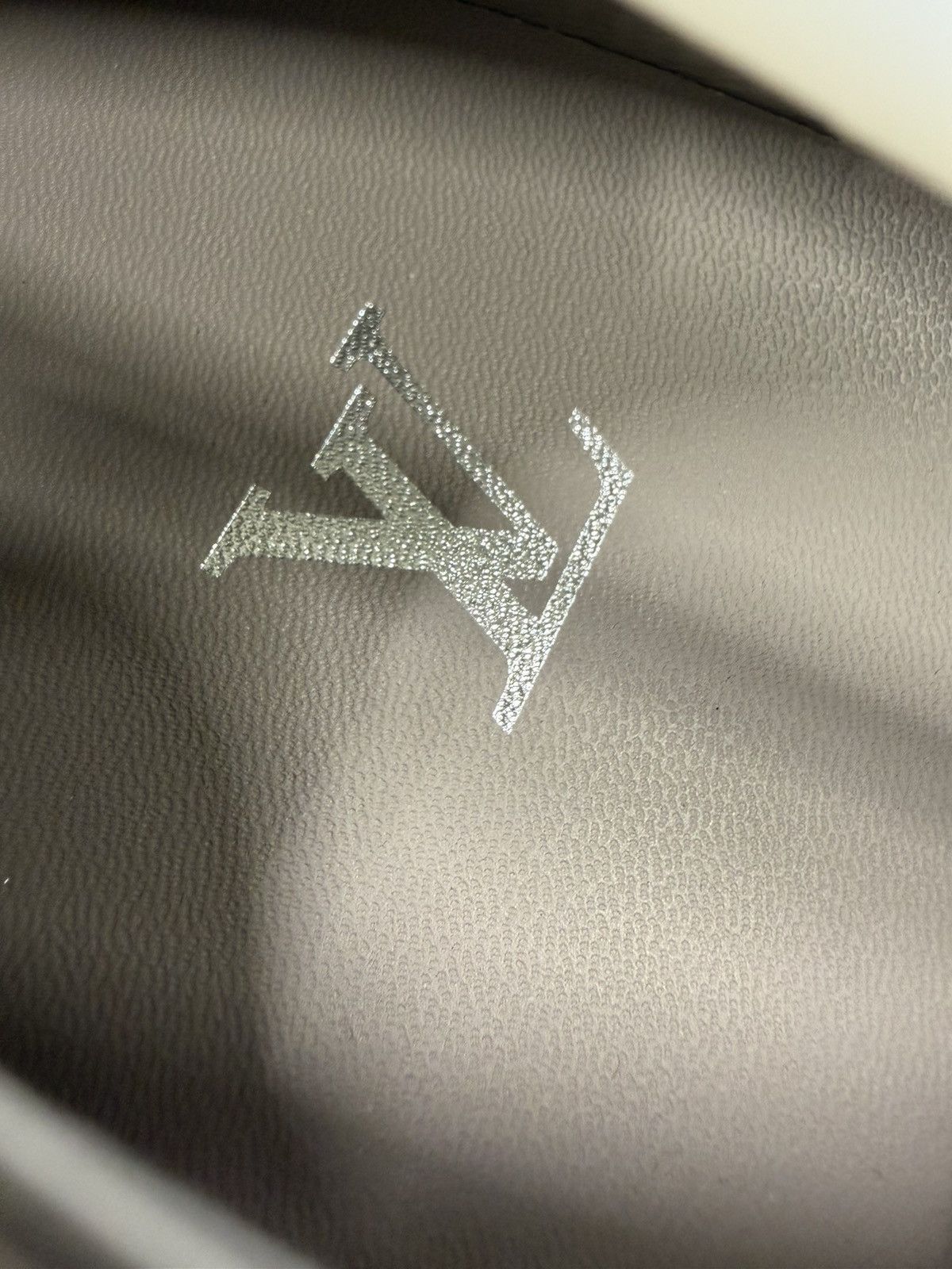 Louis Vuitton Louis Vuitton Driving Monogram Leather Loafers NEW Size US 7 / EU 40 - 6 Thumbnail