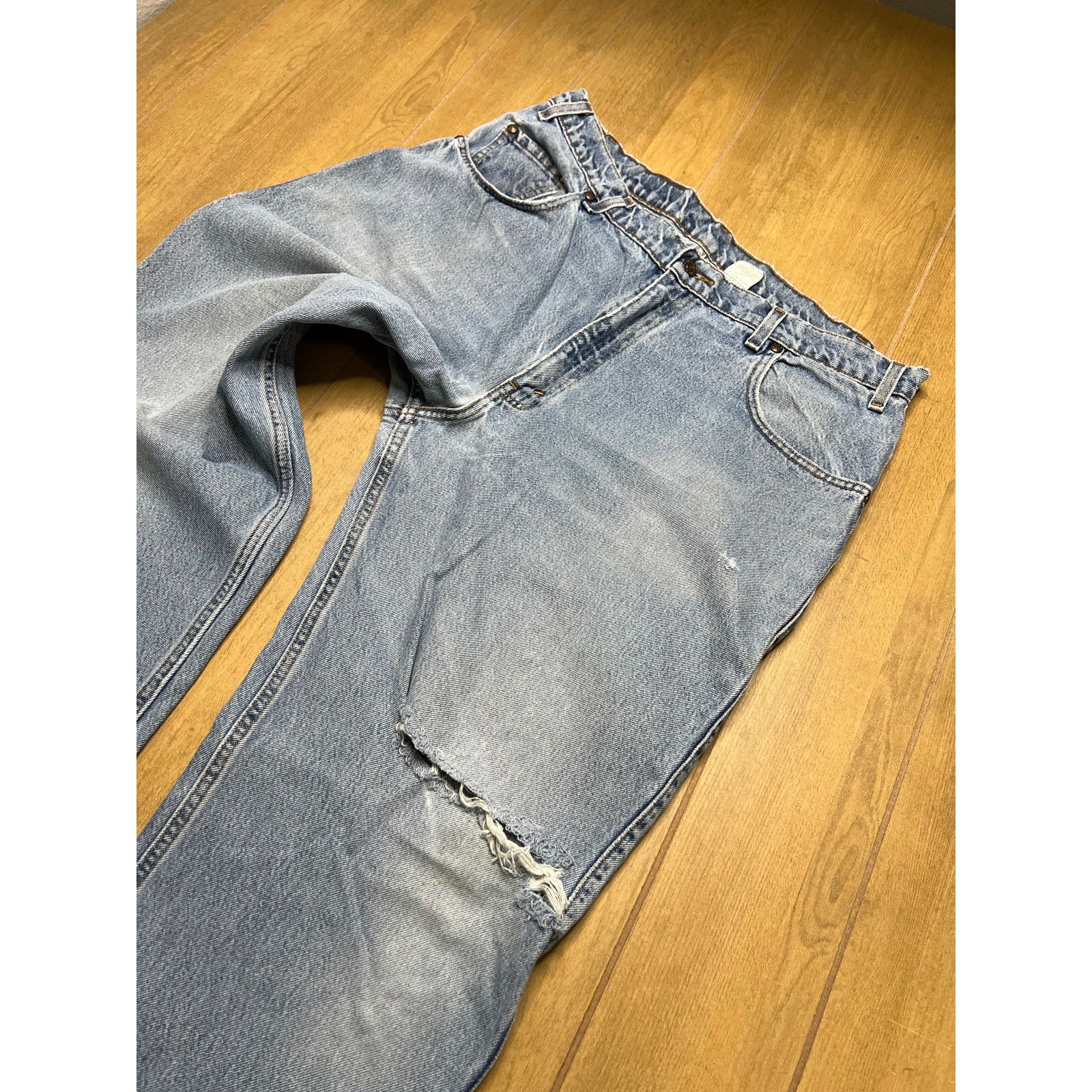 Levi's Vintage Levi’s 545 Loose Fit Jeans Distressed Light Wash 38 Size US 38 / EU 54 - 3 Thumbnail