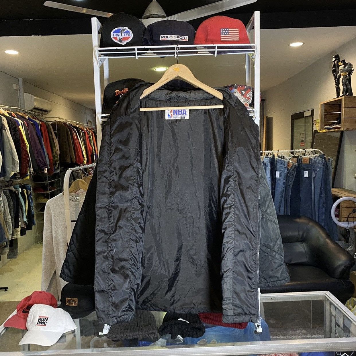 NBA VINTAGE 90s Chicago Bulls “BULLS” Light Puffer Jacket Size US XL / EU 56 / 4 - 3 Thumbnail