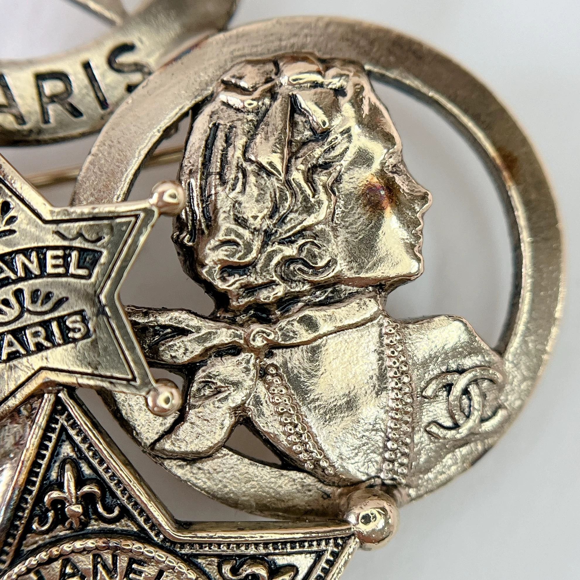 Chanel Chanel Dallas Portrait Shield Brooch 0660 Size ONE SIZE - 4 Thumbnail
