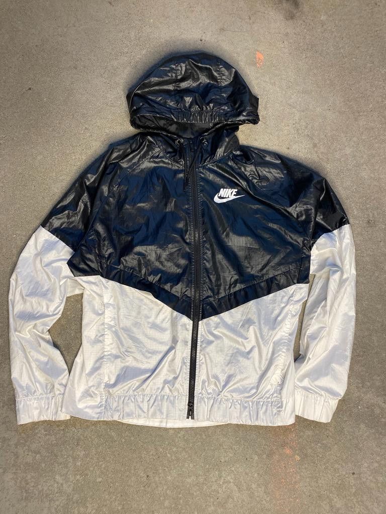 Nike windbreaker youth xl sales
