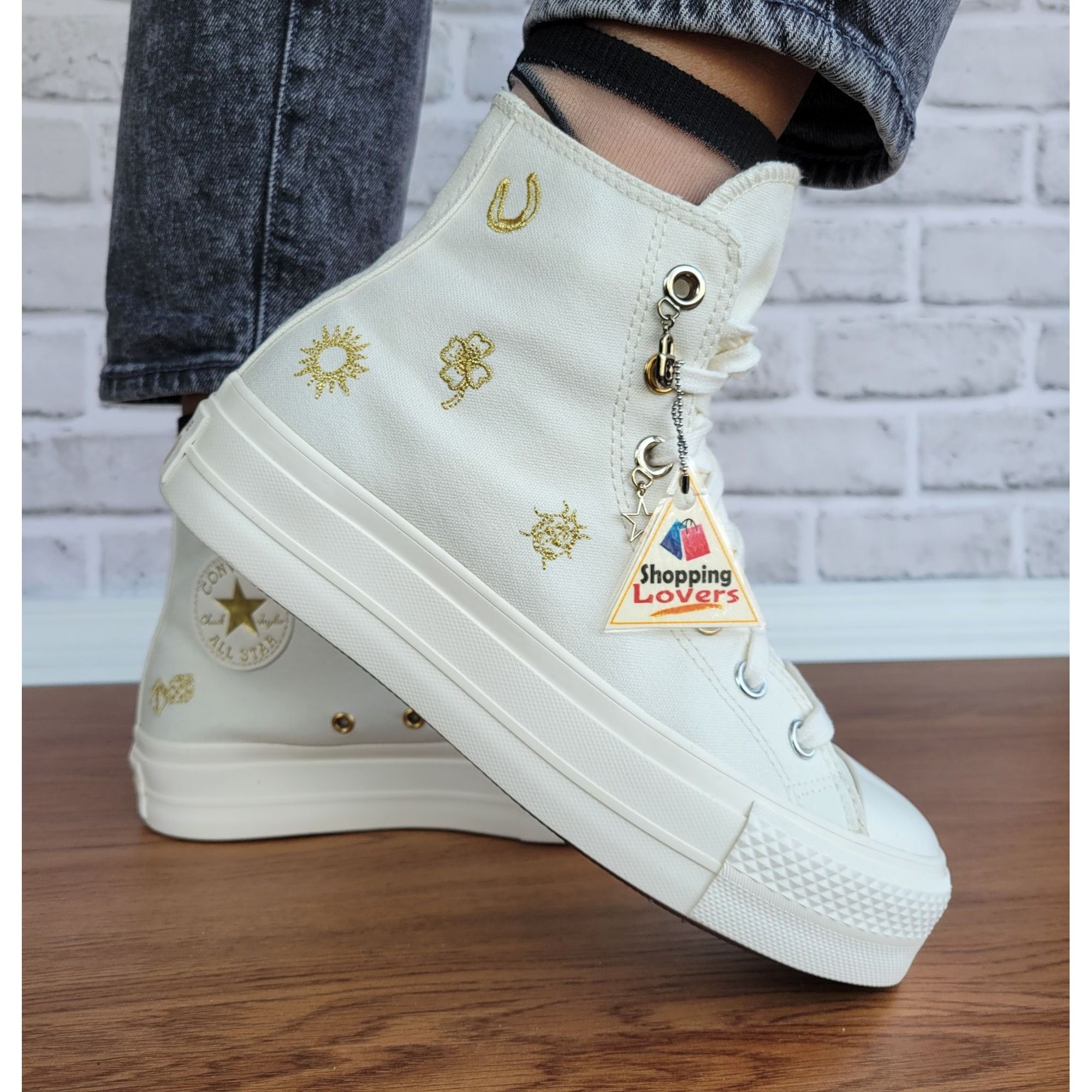 Converse Converse Chuck Taylor Lift Platform Luck Charms 7.5 Women Sh Size US 7.5 / IT 37.5 - 1 Thumbnail