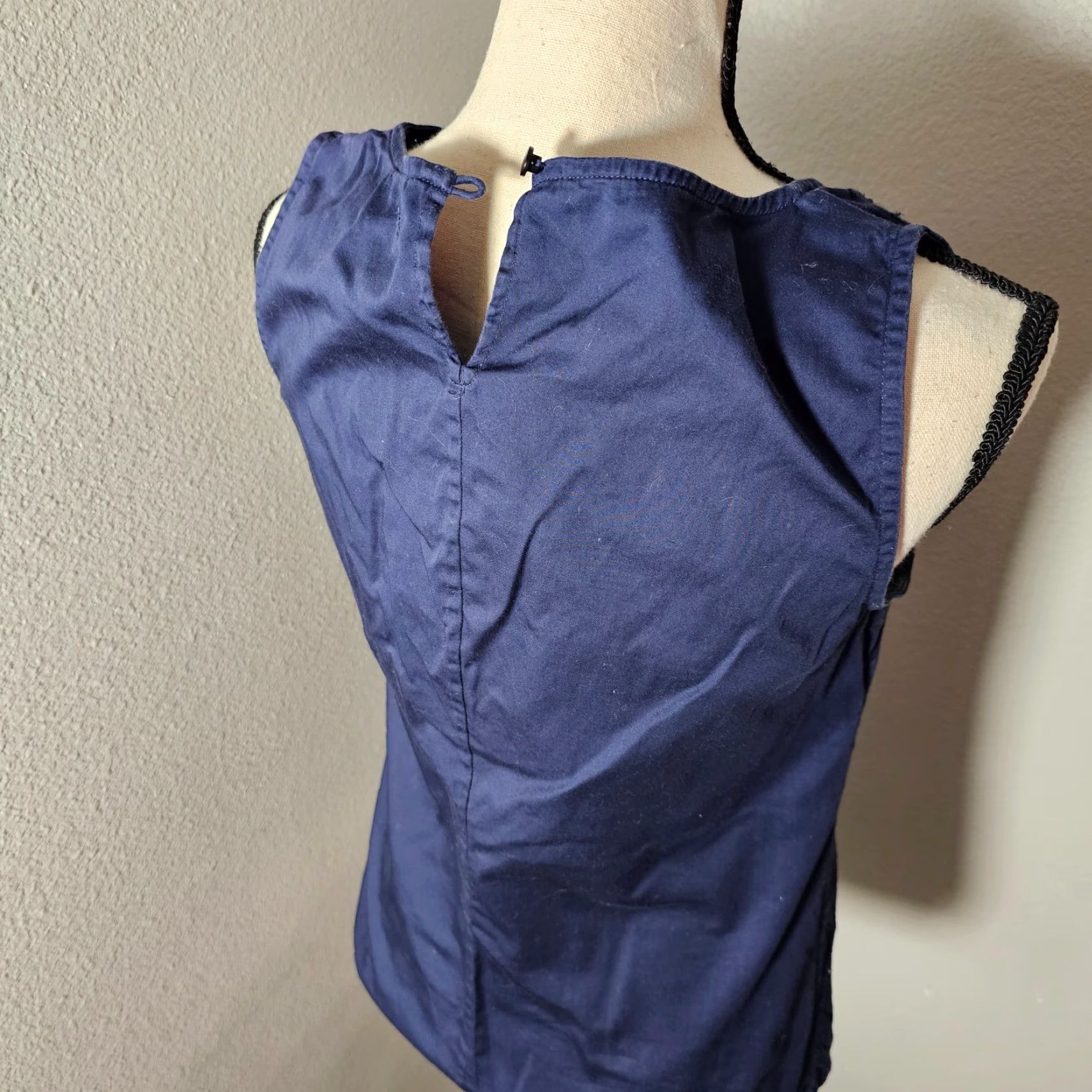 Banana Republic Banana Republic Women's Sleeveless Navy Blue Top Blouse XS Lace Neck Trim Size Size XS / US 0-2 / IT 36-38 - 5 Thumbnail