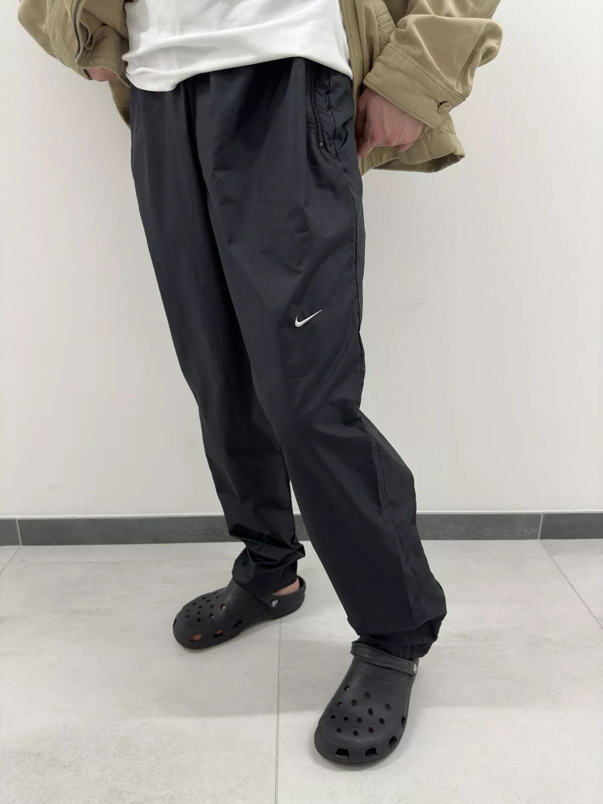 Nike VINTAGE 2000s NIKE NYLON Track Sniny y2k PANTS Y2K MENS Size US 32 / EU 48 - 4 Thumbnail