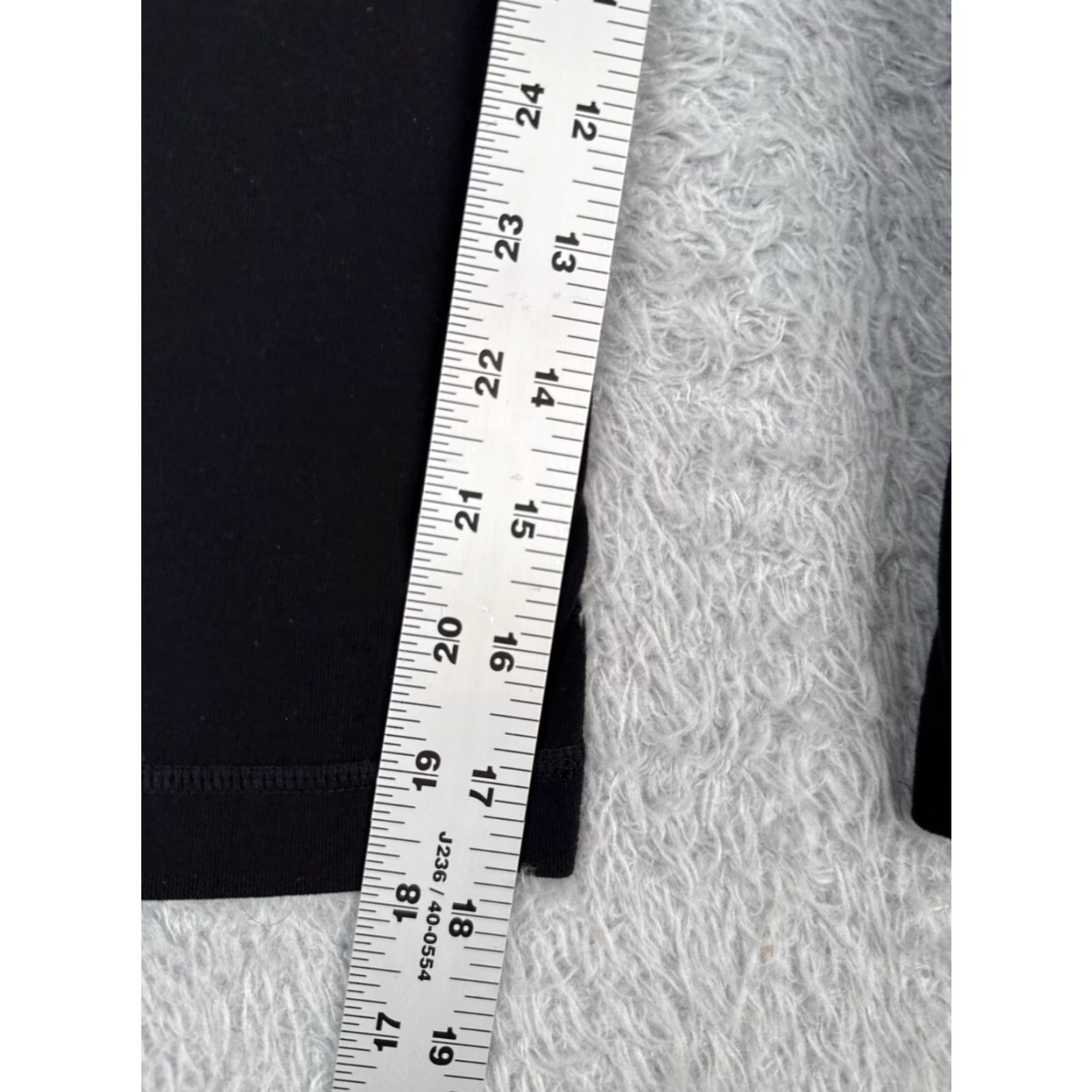 Lululemon Lululemon Pants Women 6 Black Wide-Leg Cropped 18" Inseam Yoga Casual Gym Luxtreme Pockets Zip Pocket Size 28" / US 6 / IT 42 - 6 Thumbnail