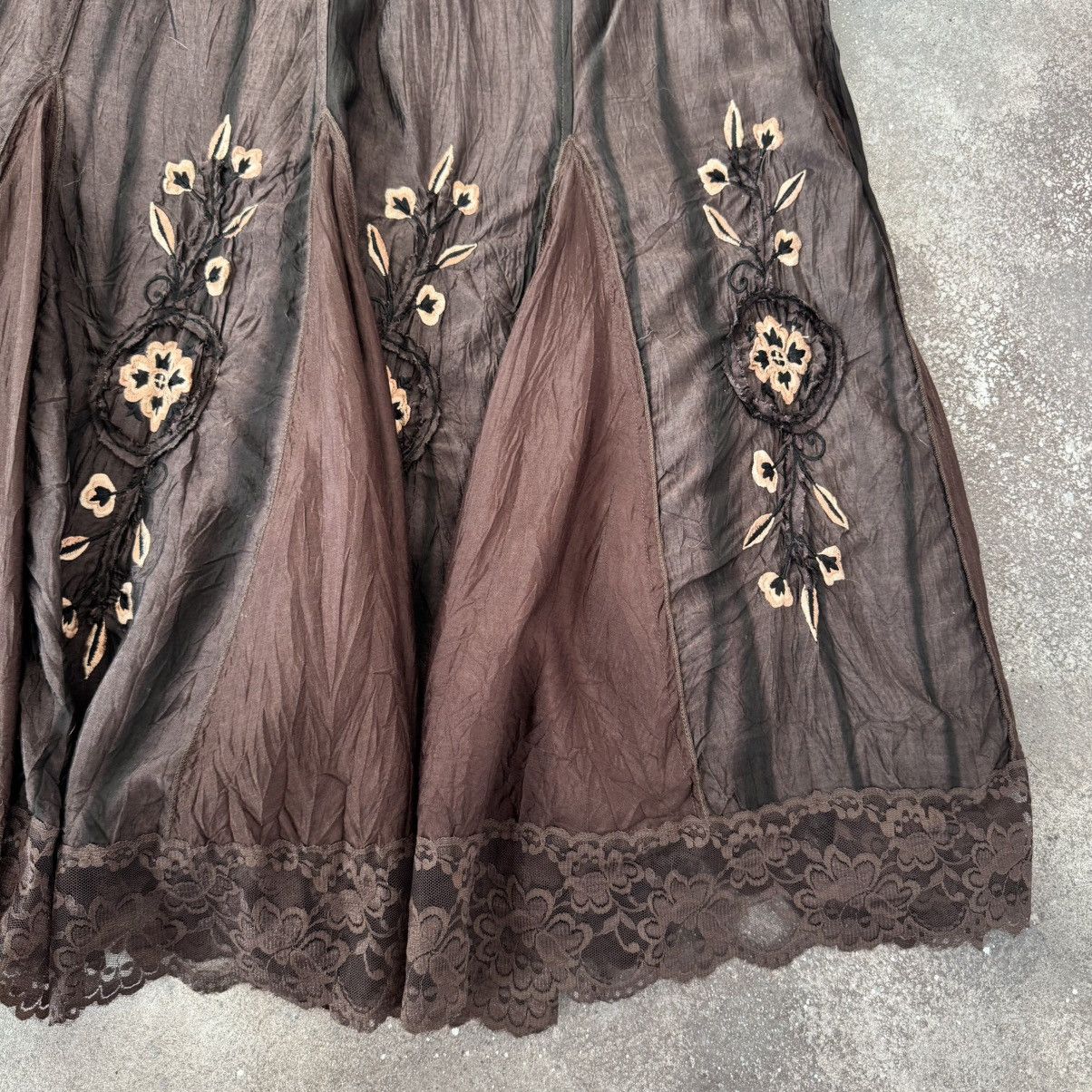 Hysteric Glamour × Vintage Amazing Vintage Floral Lace Details Boho Gothic Maxi Skirt Size 27" / US 4 / IT 40 - 7 Thumbnail