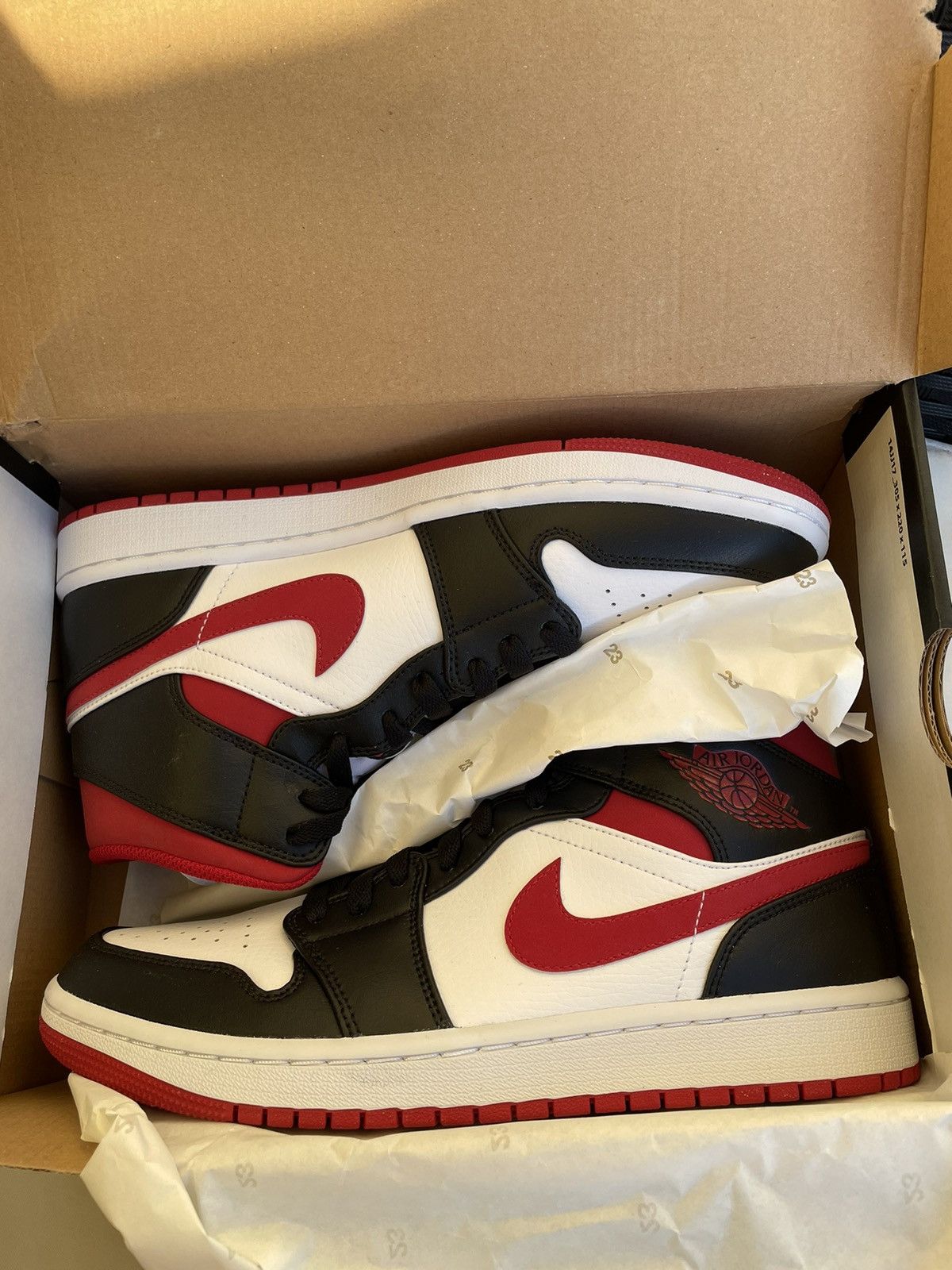 Jordan Brand Air Jordan 1 mids Size US 9 / EU 42 - 1 Thumbnail