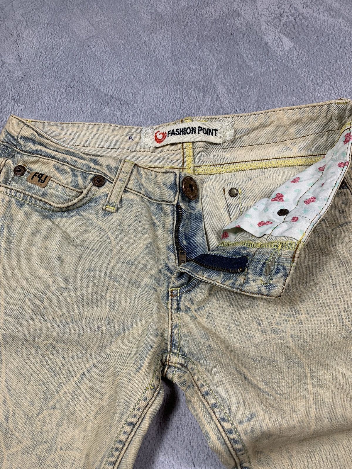 Japanese Brand × Vintage Vintage Y2K Japanese faded denim low rise jeans avantgarde Size 27" / US 4 / IT 40 - 6 Thumbnail