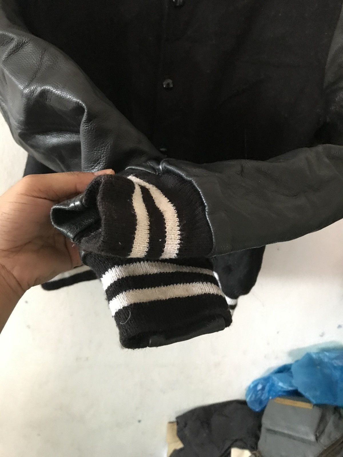 Vintage PLAIN VINTAGE BLACK VARSITY MADE IN USA Size US M / EU 48-50 / 2 - 5 Thumbnail