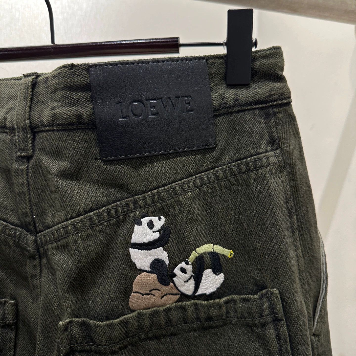 Loewe Loewe mar213 logo leather olive patch panda jeans 34 Size 24" / US 00 / IT 34 - 6 Thumbnail