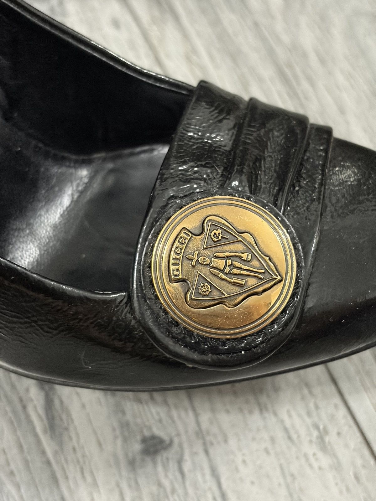 Gucci Gucci Black Patent Leather Heels with Gold Emblem Size US 6 / IT 36 - 6 Thumbnail
