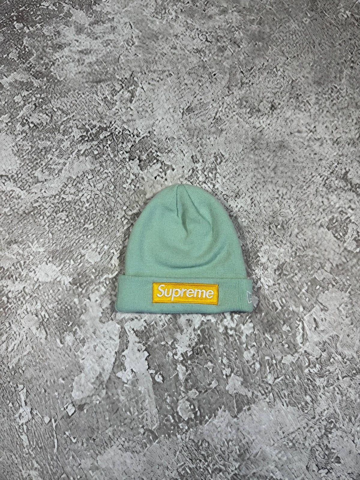 Supreme Supreme New Era Winter hat big logo OS Size ONE SIZE - 1 Thumbnail