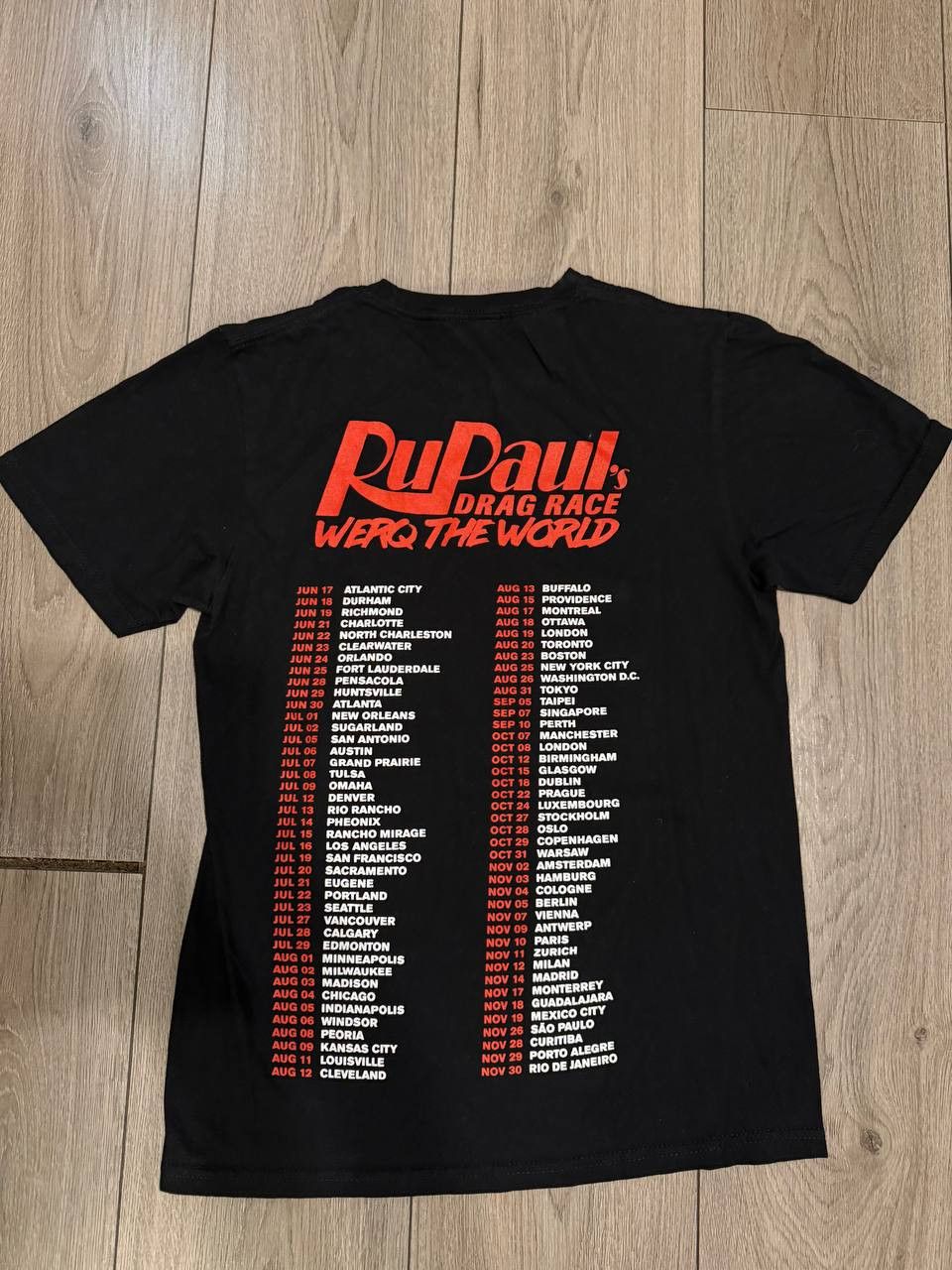 Gildan RuPaul's Drag Race 2023 The World Tour T-Shirt Size S Size US S / EU 44-46 / 1 - 5 Thumbnail