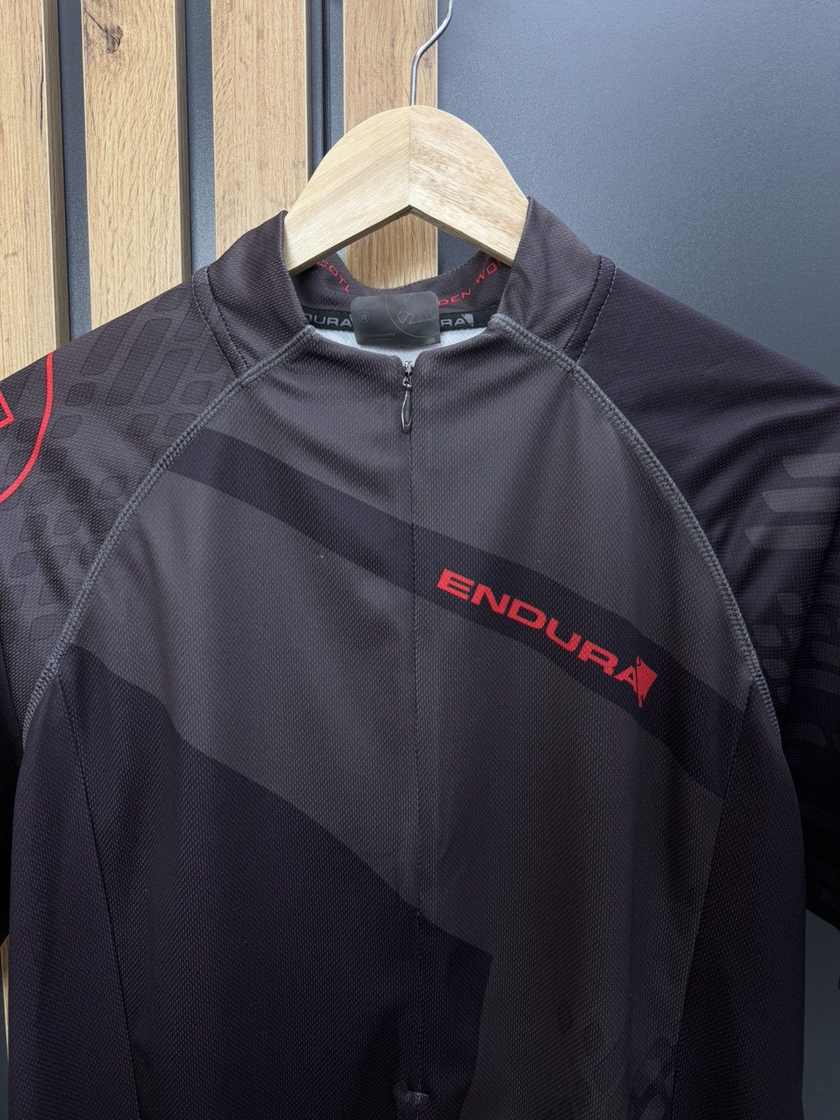 Other Endura Humvee Ray II Cycling Jersey Black Red Size M Size US M / EU 48-50 / 2 - 2 Thumbnail