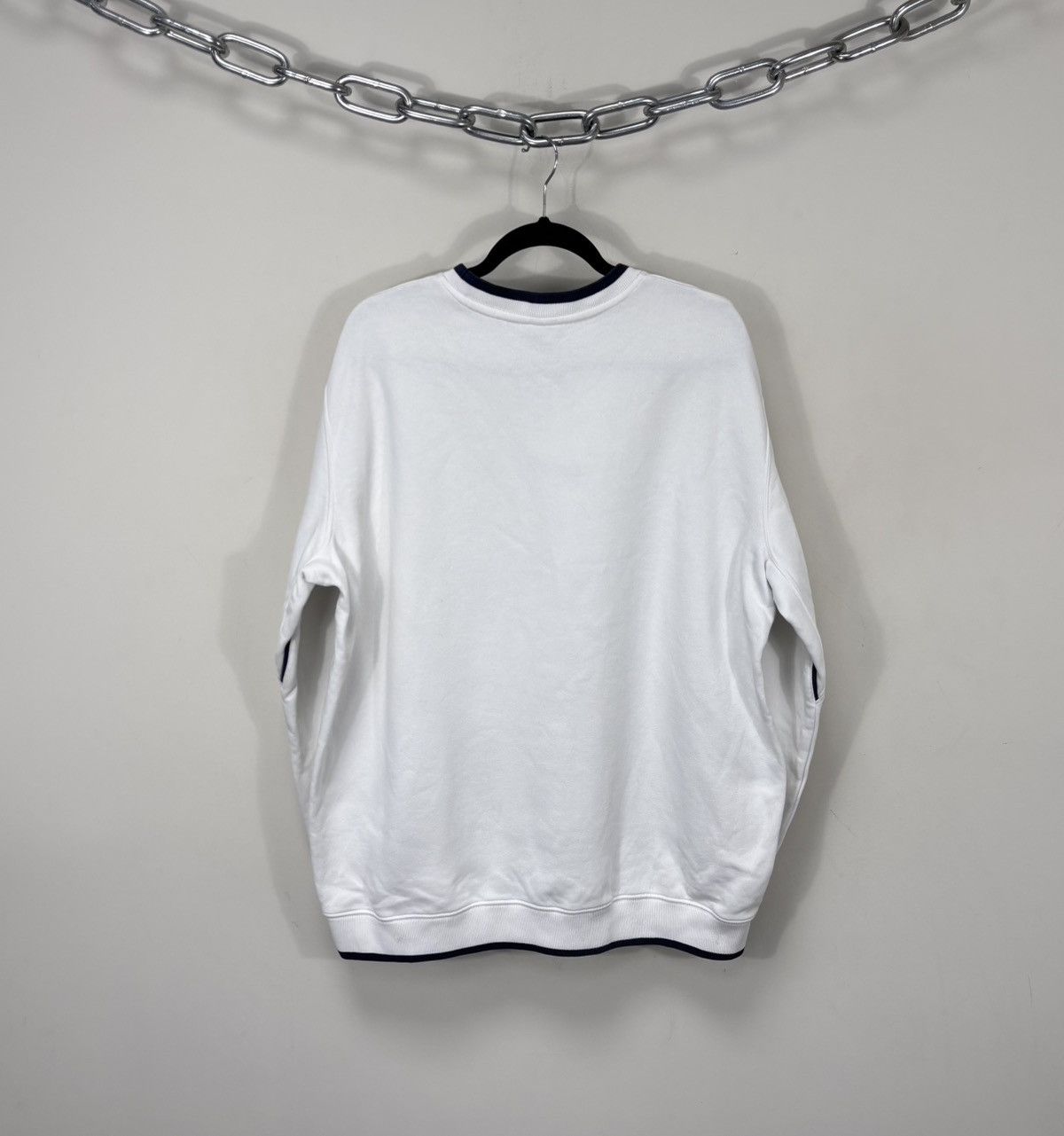 Nike Vintage Nike Big Center Embroidered Swoosh White Sweatshirt Size US XL / EU 56 / 4 - 15 Thumbnail