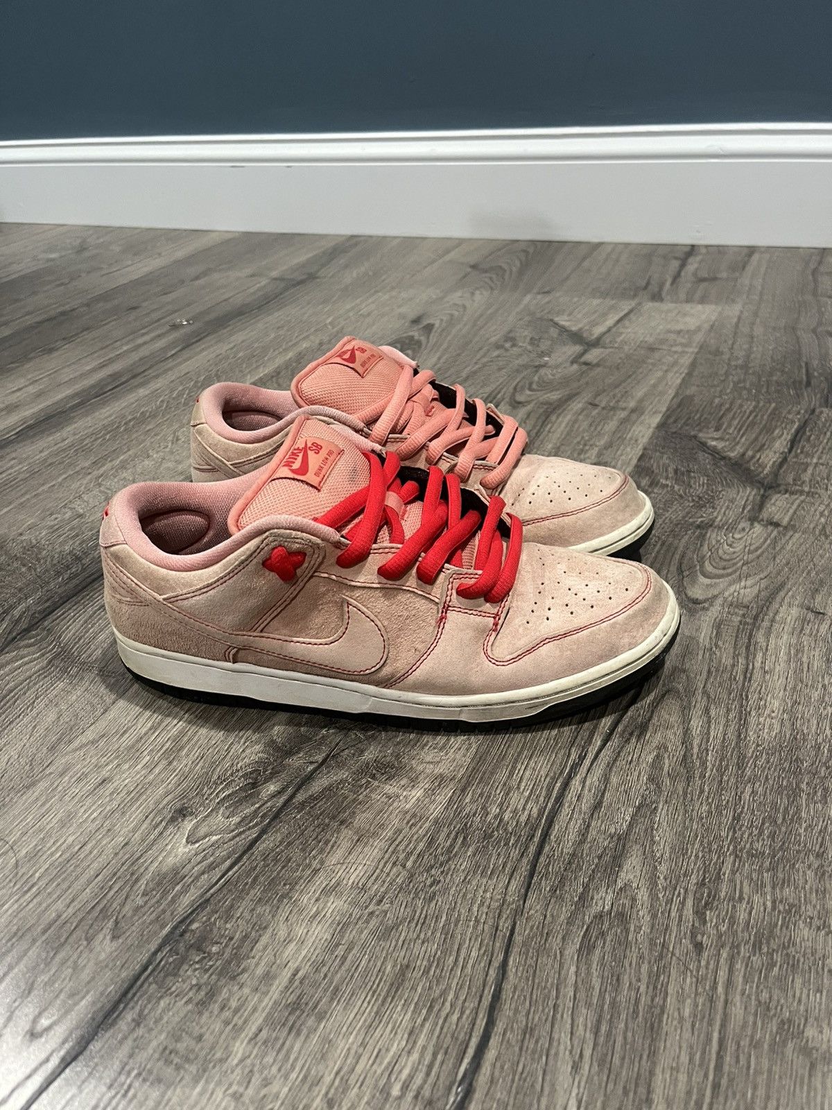 Nike Nike dunk sb pink pigs Size US 10 / EU 43 - 1 Thumbnail