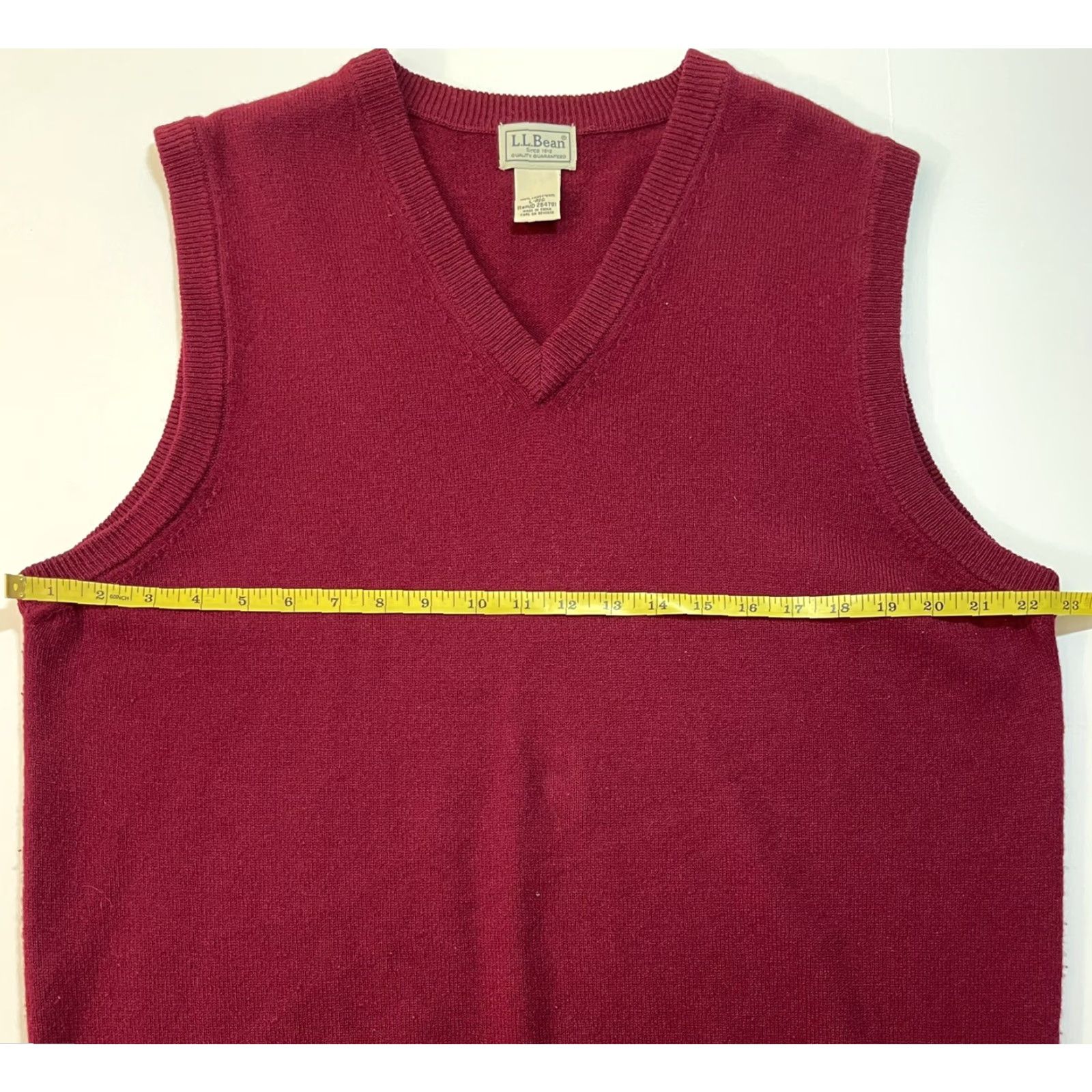 Vintage VINTAGE LL Bean Wool Sweater Vest Classic Red Outdoor Hiking Sz L Mens Size US L / EU 52-54 / 3 - 5 Thumbnail