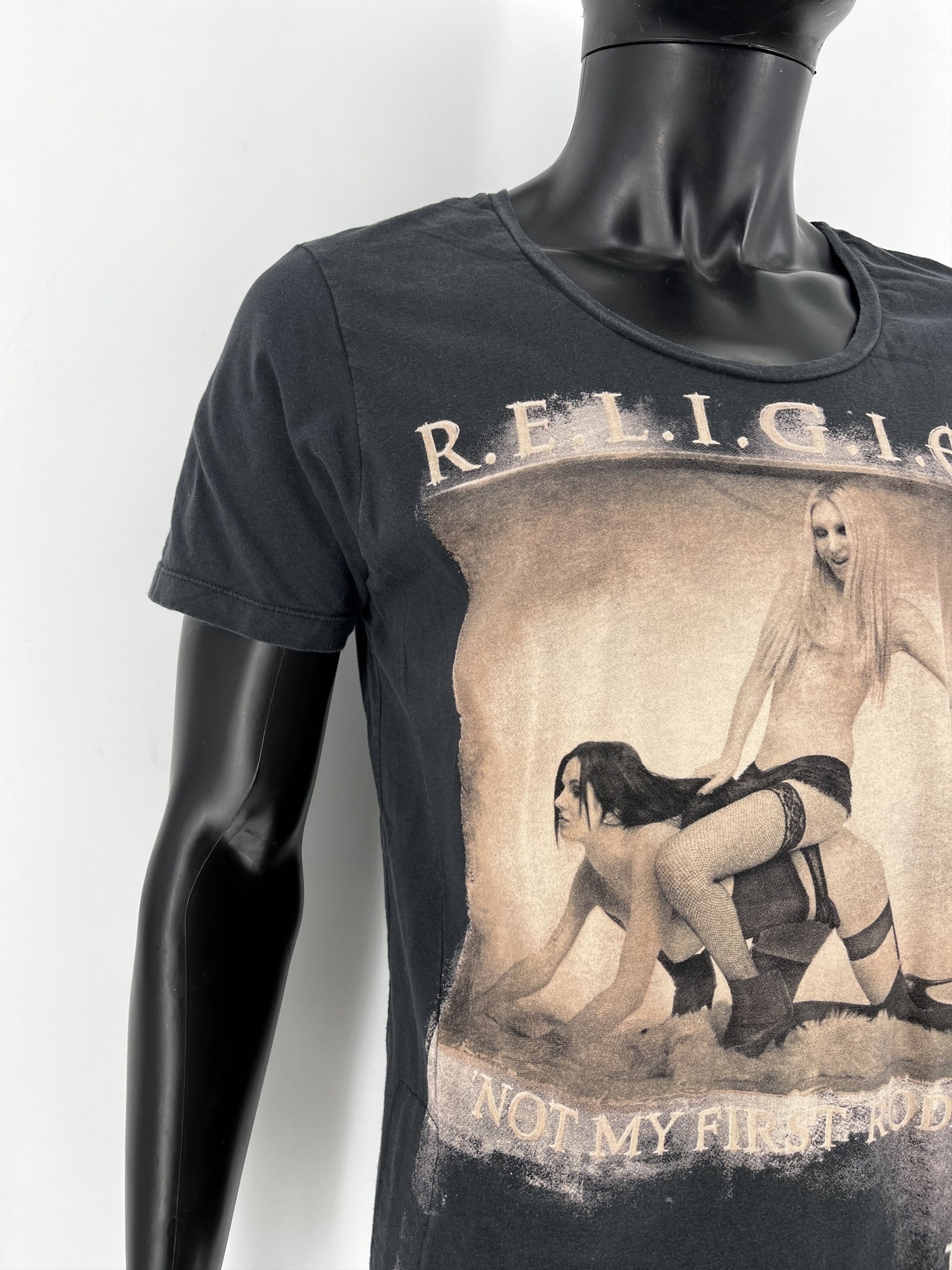 Vintage RARE VINTAGE 00s SEDITIONARIES Religion Girls TSHIRT Cross M Size US M / EU 48-50 / 2 - 6 Thumbnail