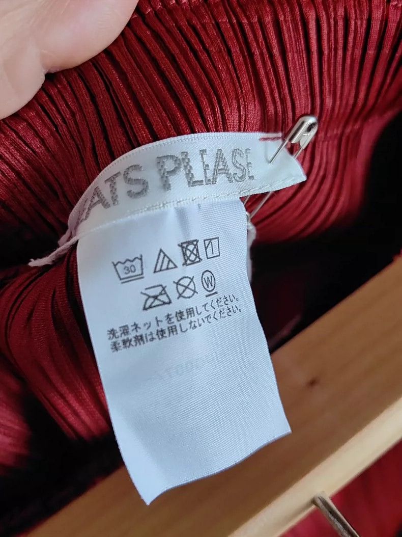 Issey Miyake Issey Miyake size:one size Red pleated green Mountain limi Size 22" - 2 Thumbnail