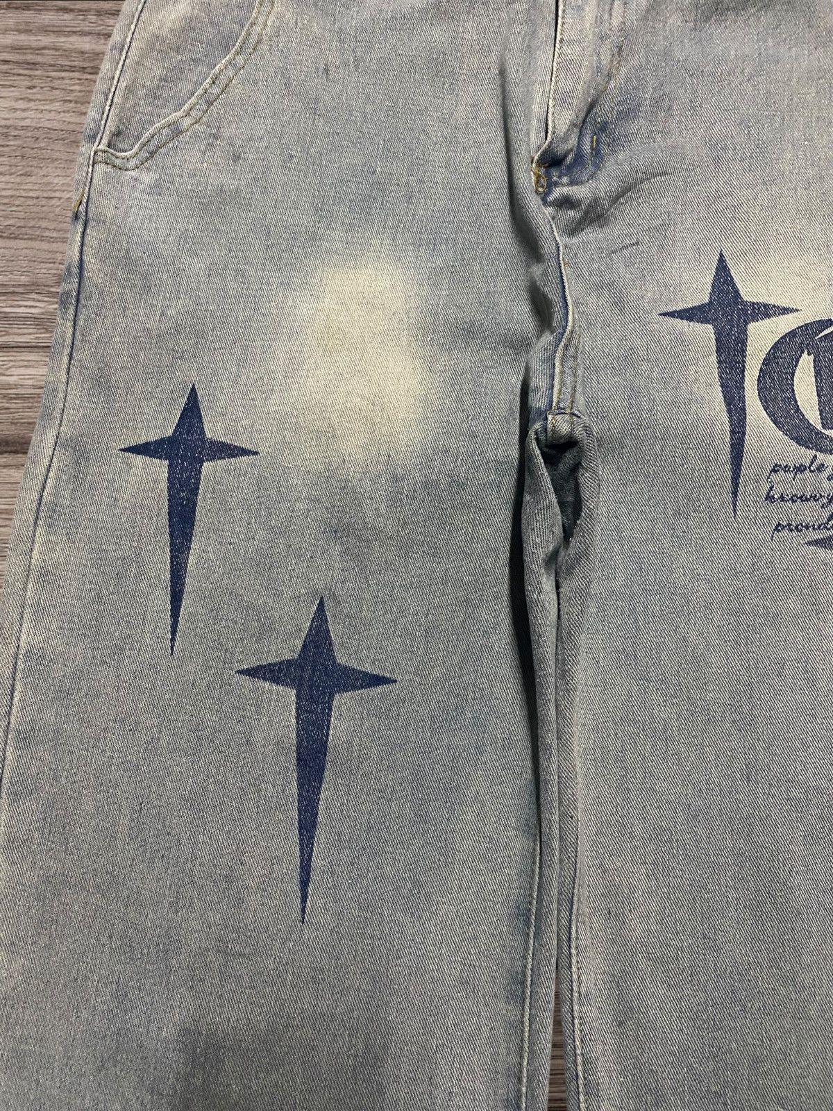 Japanese Brand Vintage Japanese Brand Cross Print Faded Wash Baggy Jeans Size US 35 - 7 Thumbnail