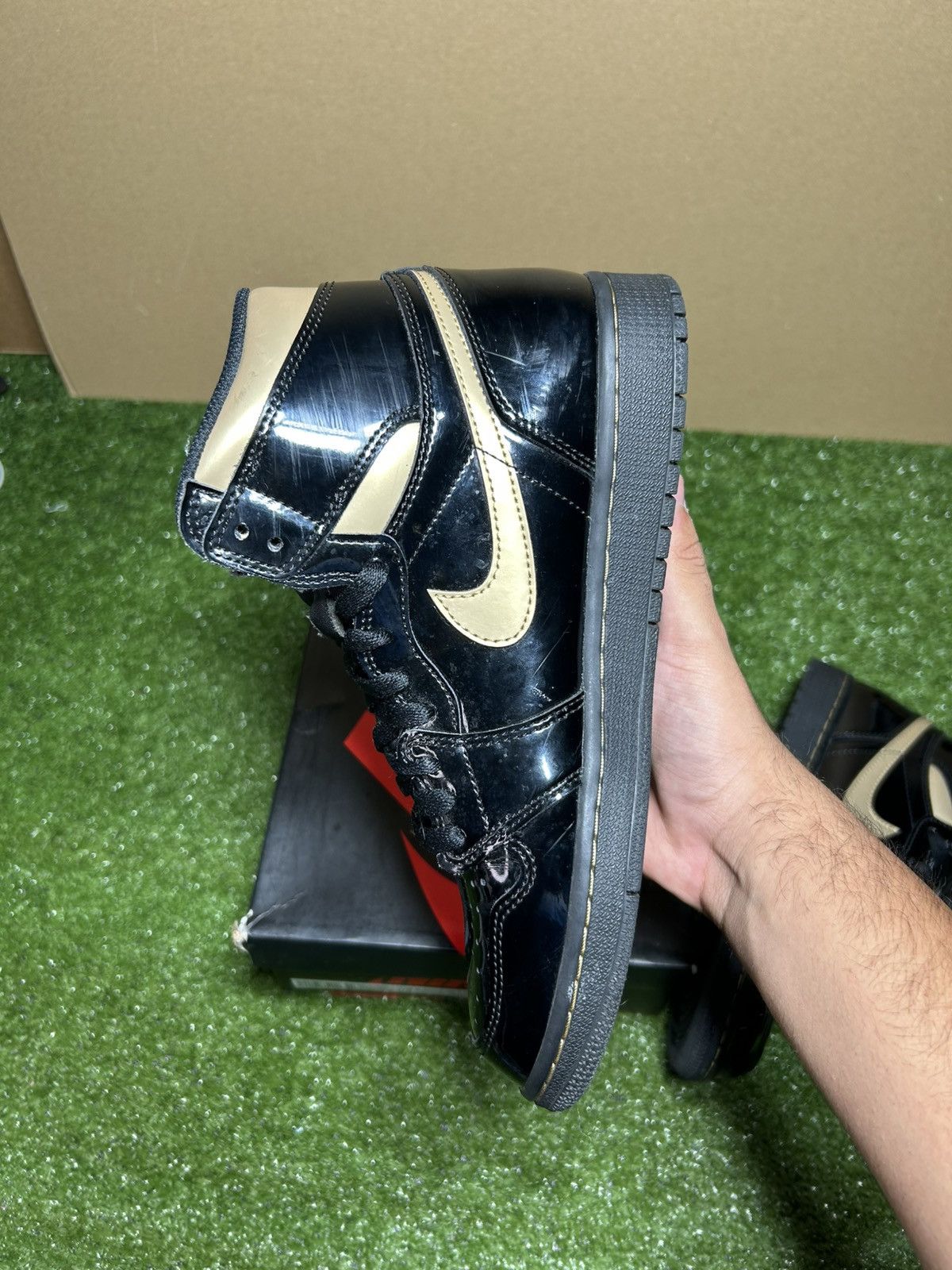 Jordan Brand Jordan 1 Metallic Gold 2020 Size US 9 / EU 42 - 8 Thumbnail