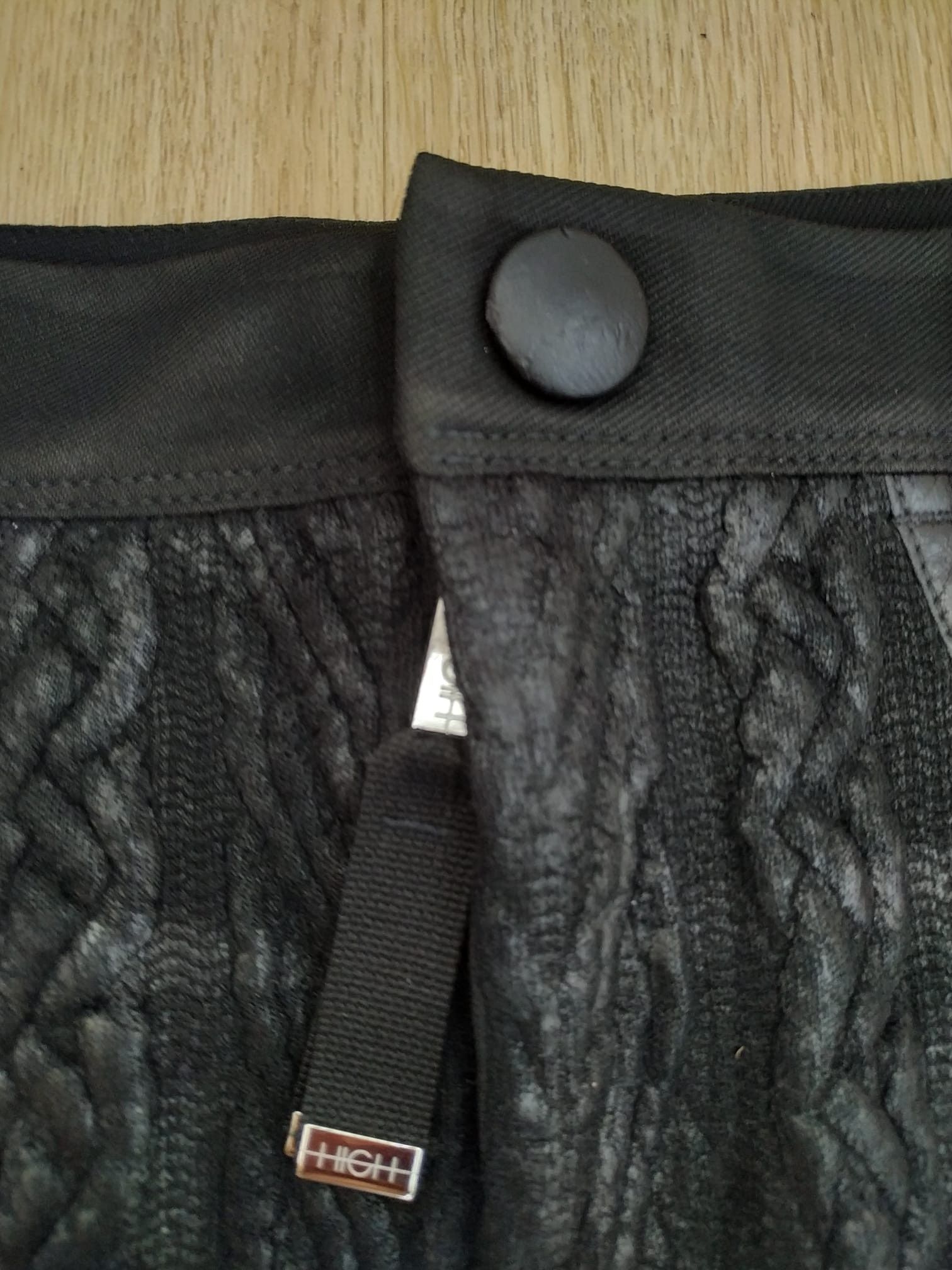 Designer HIGH by Claire Campbell black skirt, pattern 6 size Size 28" / US 6 / IT 42 - 6 Thumbnail