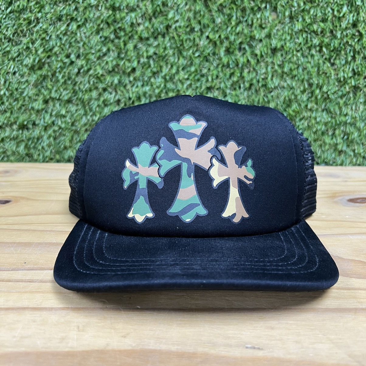 Chrome Hearts Chrome hearts 3 cross camo trucker hat pre owned Size ONE SIZE - 1 Thumbnail