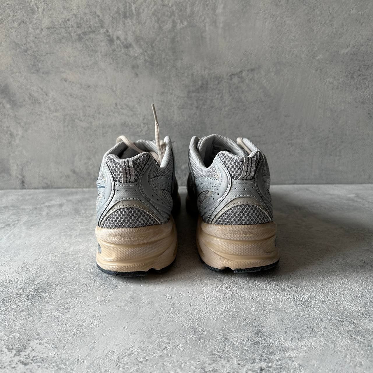 New Balance New Balance 530 Silver Metallic Moonbeam Size 42.5 MR530VS Size US 9 / EU 42 - 3 Thumbnail