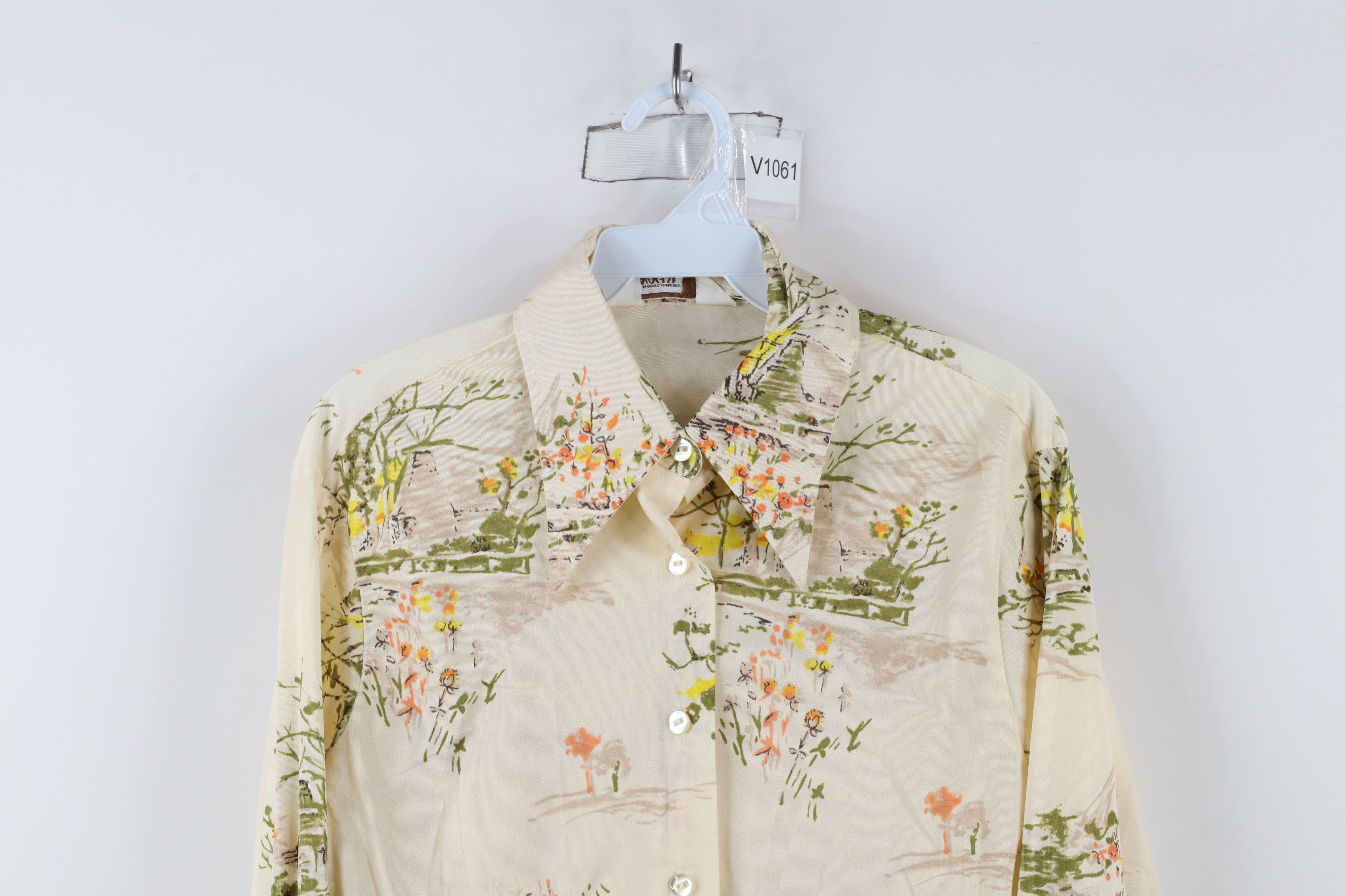 Vintage Vintage 70s Streetwear Flower Knit Collared Button Shirt USA Size L / US 10 / IT 46 - 2 Thumbnail
