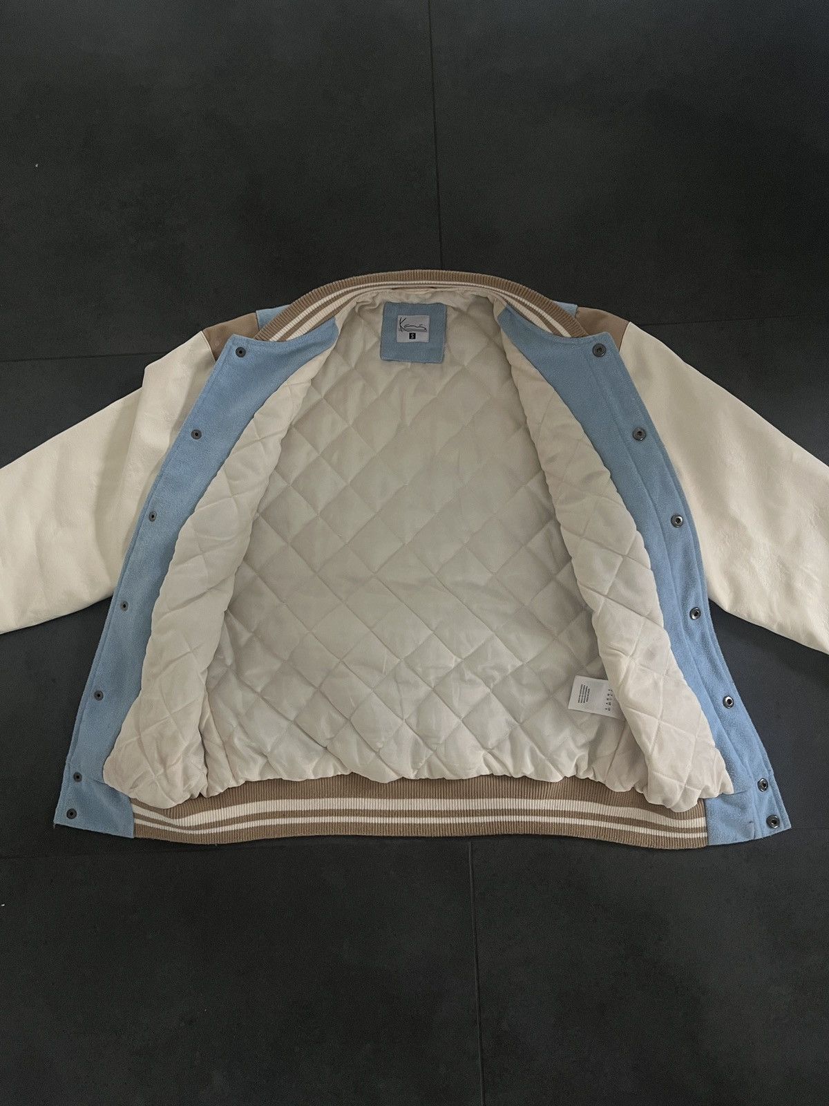 Karl Kani Karl Kani X Bomberjacket X Streetwear (Baby blue - Size s) Size US S / EU 44-46 / 1 - 4 Thumbnail