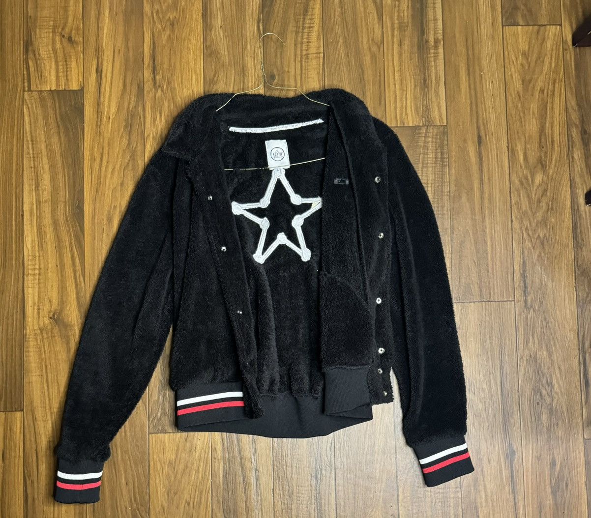 Other Black Fuzzy Star-Embroidered Varsity Jacket – Size US L / EU 52-54 / 3 - 1 Thumbnail