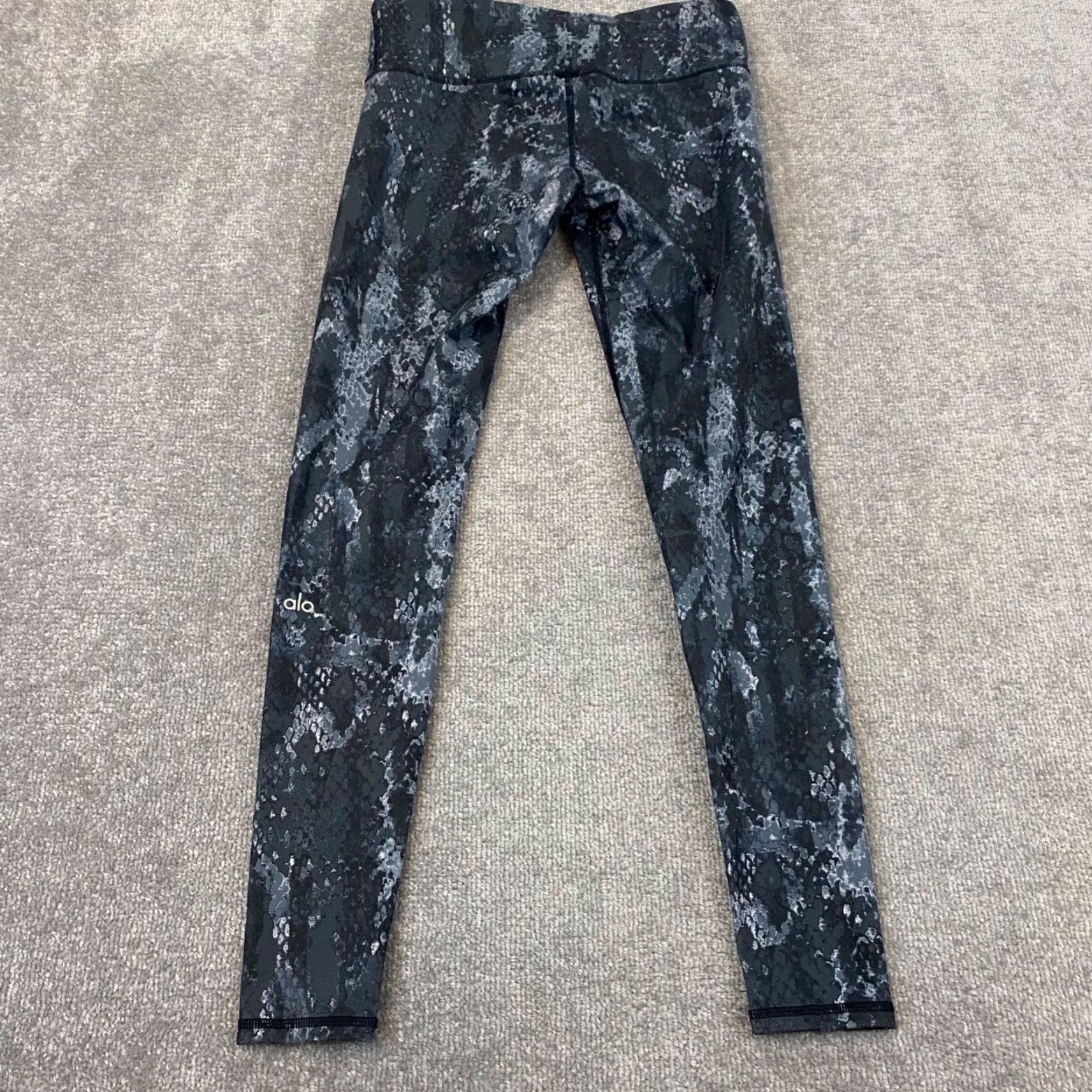 Alo ALO Leggings Womens XS Black Gray Snakeskin Print Stretch 27" W 27" In Yoga Size 26" / US 2 / IT 38 - 3 Thumbnail