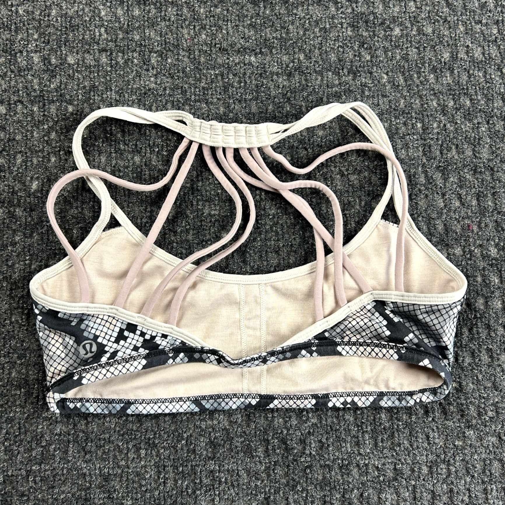 Lululemon Lululemon Sports Bra 6 Strappy Black Pink Snake Print Breathaable Lightweight Wireless Pullover Activewear Women Size 6 Size ONE SIZE - 2 Thumbnail