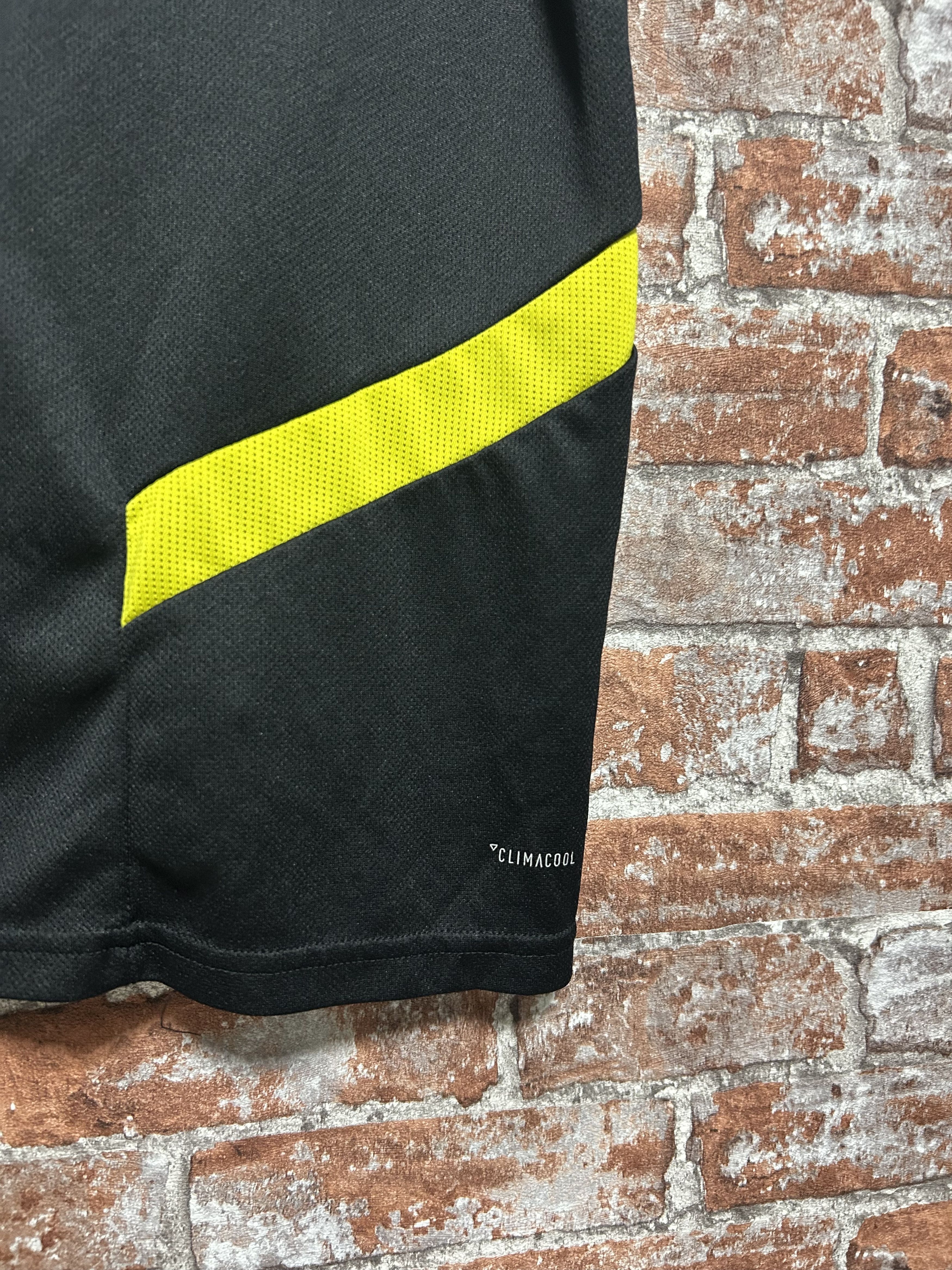 Adidas Manchester United 2019 2020 Training Football Jersey DX9030 Size US M / EU 48-50 / 2 - 7 Thumbnail