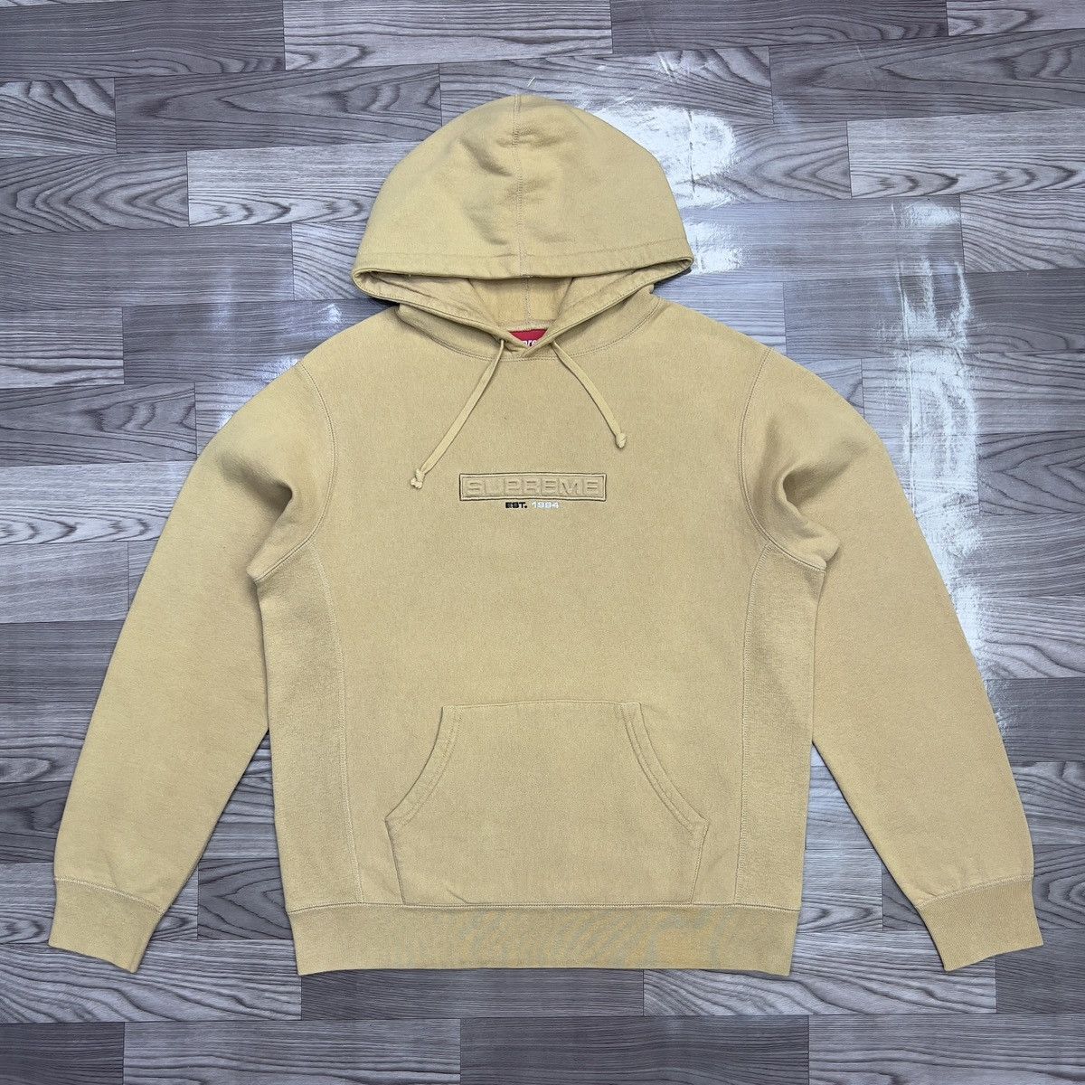 Supreme Supreme Embossed Logo Hoodie Size US M / EU 48-50 / 2 - 1 Thumbnail