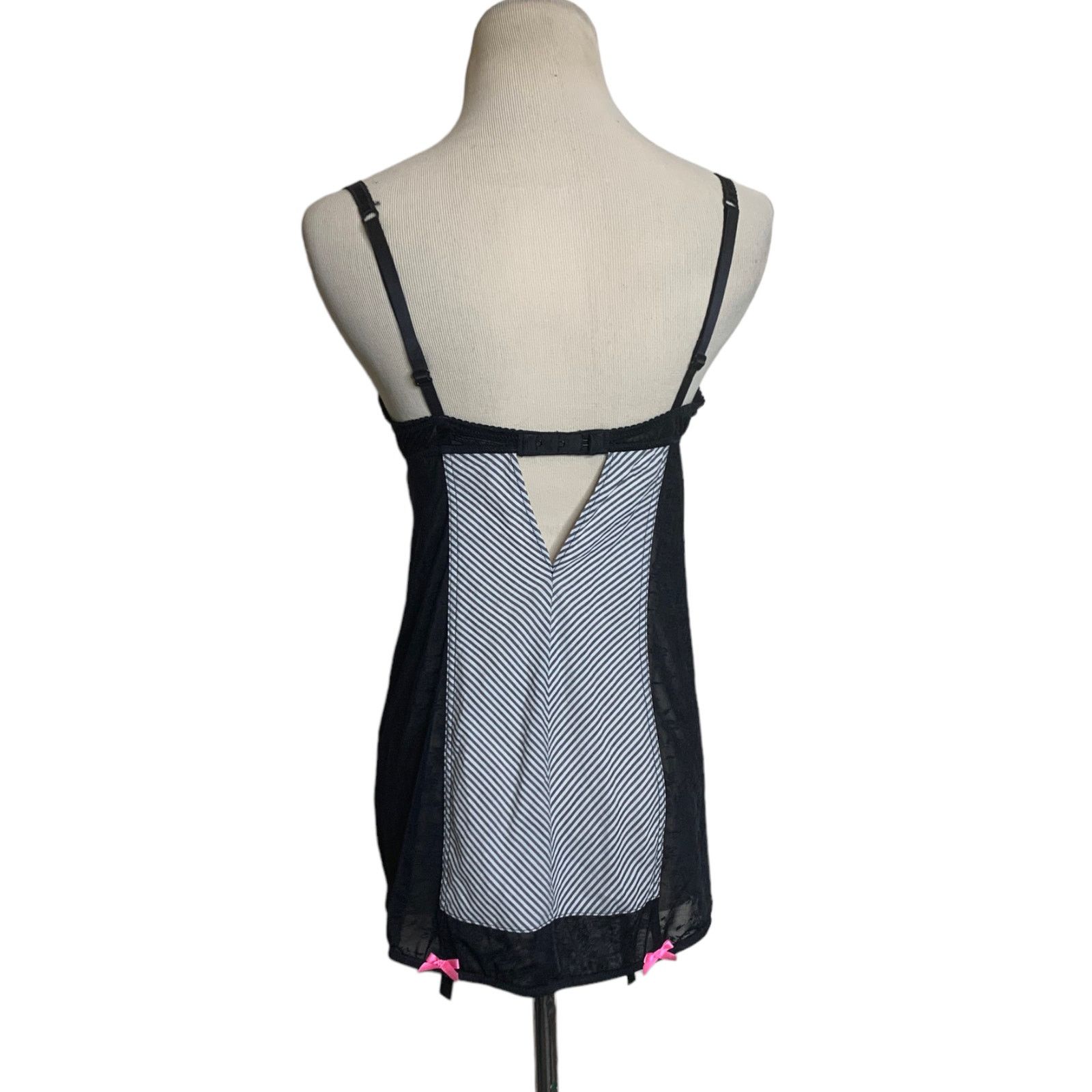 Victoria's Secret Victoria’s Secret black white color block slip size Medium Size ONE SIZE - 4 Thumbnail