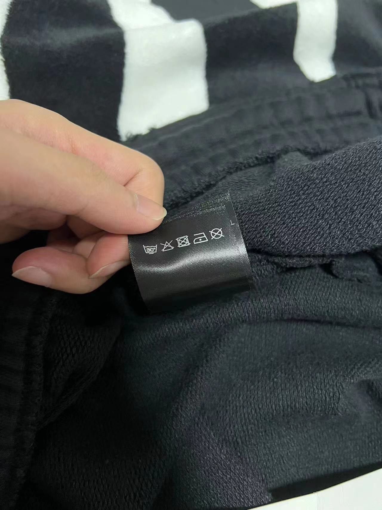 Vetements Vetements distressed logo wide leg sweatpants Size US 31 - 9 Thumbnail